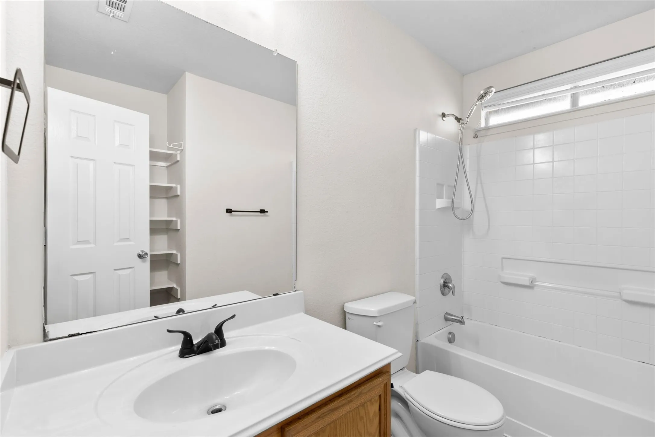 Single Family Residence For Rent in Collin County , 3200 Nandina Street, Mc Kinney, Texas 75071, 5 Bedroom, 3 Bathroom, 2 Garage spaces, 2,709 Sqft, built in 2005, mls#21352901, Real Estate Agent in Mc Kinney, Homes For Rent in Collin county, Homes For Rent in Mc Kinney, Realtor in Mc Kinney Texas, Real Estate Brokerage Independent Realty Texas, Luminita Cordes Realtor