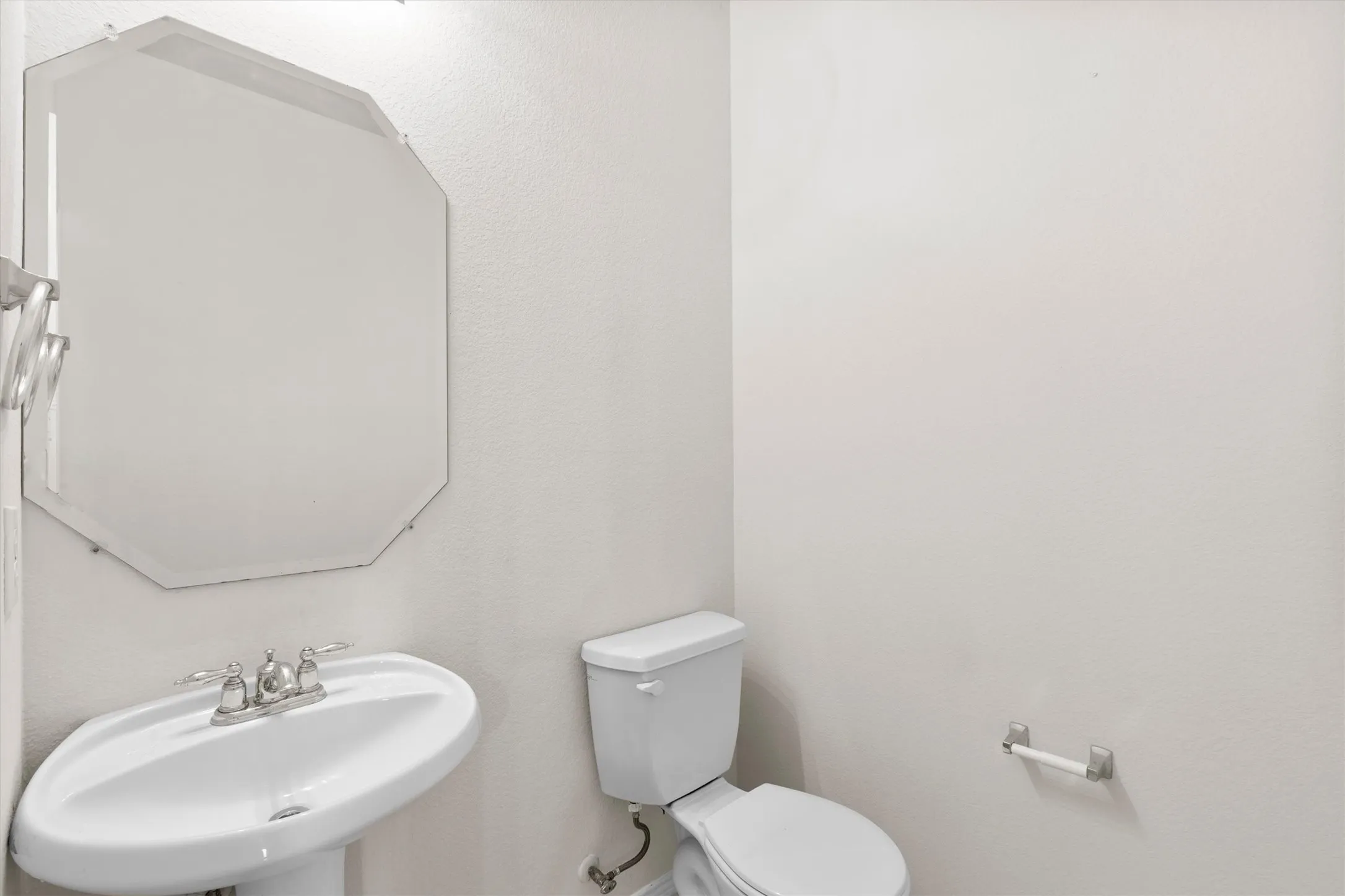Single Family Residence For Rent in Collin County , 3200 Nandina Street, Mc Kinney, Texas 75071, 5 Bedroom, 3 Bathroom, 2 Garage spaces, 2,709 Sqft, built in 2005, mls#21352901, Real Estate Agent in Mc Kinney, Homes For Rent in Collin county, Homes For Rent in Mc Kinney, Realtor in Mc Kinney Texas, Real Estate Brokerage Independent Realty Texas, Luminita Cordes Realtor