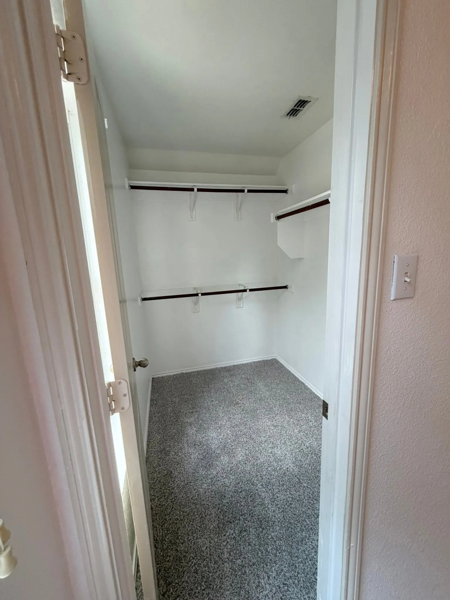 Single Family Residence For Rent in Kaufman County , 2003 Empire Court, Heartland, Texas 75126, 3 Bedroom, 3 Bathroom, 3 Garage spaces, 2,349 Sqft, built in 2006, mls#21355312, Real Estate Agent in Heartland, Homes For Rent in Kaufman county, Homes For Rent in Heartland, Realtor in Heartland Texas, Real Estate Brokerage Independent Realty Texas, Luminita Cordes Realtor