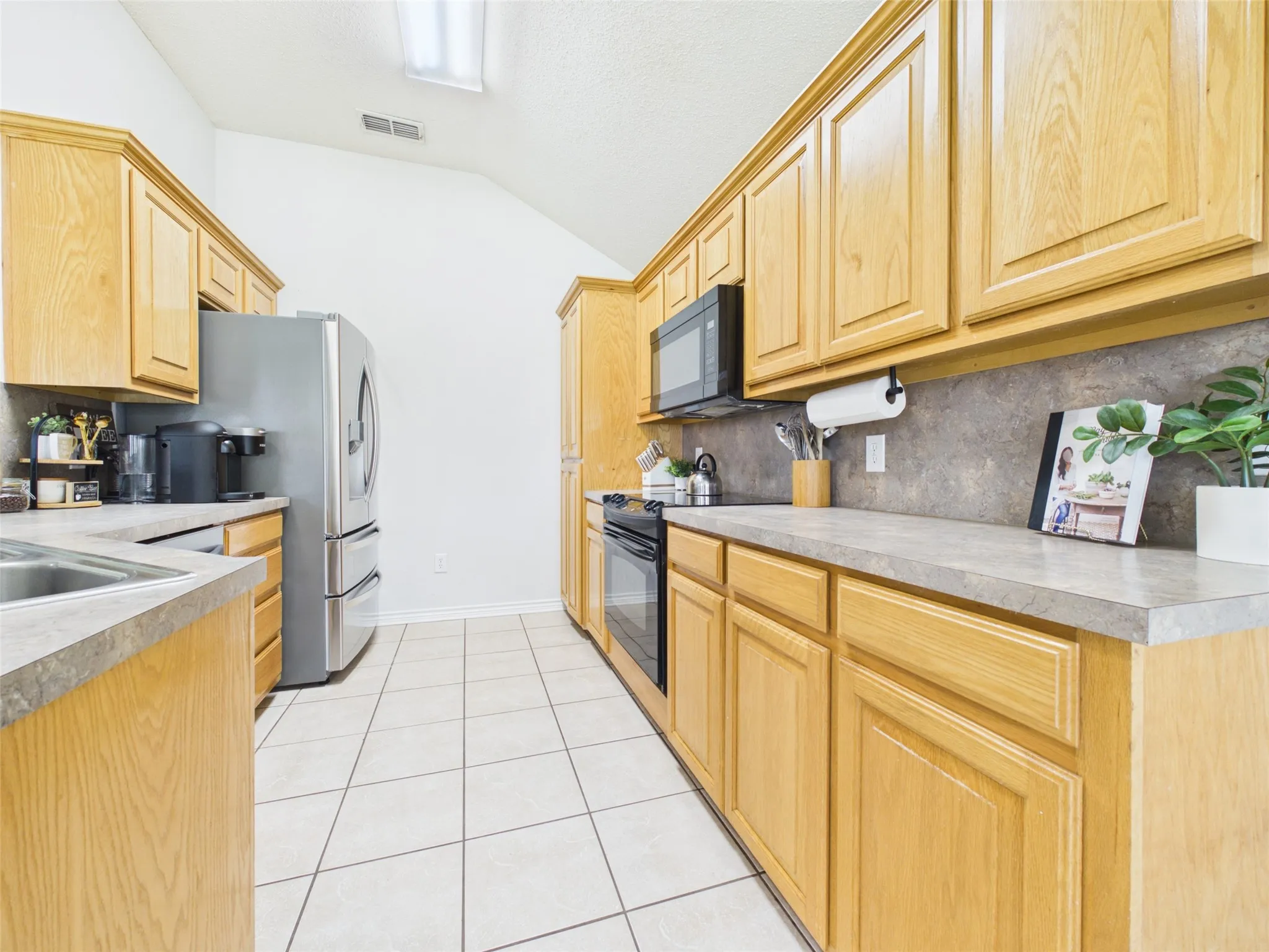 Single Family Residence For Sale in Wichita County , 1 Callie Court, Wichita Falls, Texas 76310, 4 Bedroom, 2 Bathroom, 2 Garage spaces, 1,966 Sqft, built in 2007, Price $338,750, mls#21355708, Real Estate Agent in Wichita Falls, Homes For Sale in Wichita county, Homes For Sale in Wichita Falls, Realtor in Wichita Falls Texas, Real Estate Brokerage Independent Realty Texas, Luminita Cordes Realtor