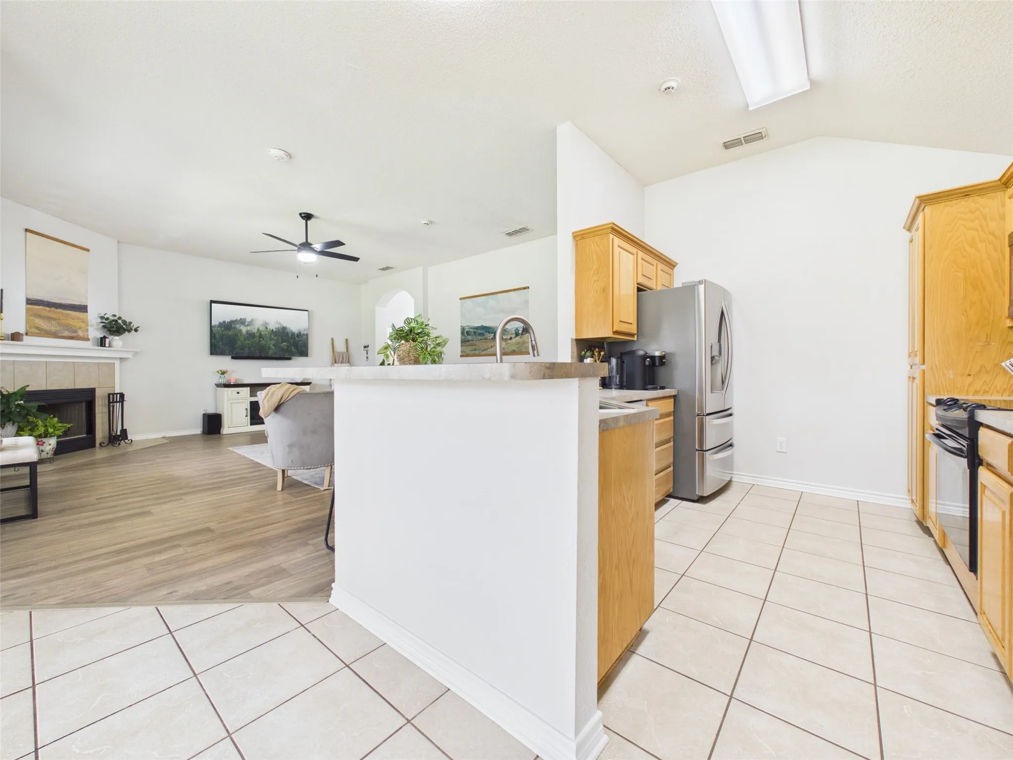 Single Family Residence For Sale in Wichita County , 1 Callie Court, Wichita Falls, Texas 76310, 4 Bedroom, 2 Bathroom, 2 Garage spaces, 1,966 Sqft, built in 2007, Price $338,750, mls#21355708, Real Estate Agent in Wichita Falls, Homes For Sale in Wichita county, Homes For Sale in Wichita Falls, Realtor in Wichita Falls Texas, Real Estate Brokerage Independent Realty Texas, Luminita Cordes Realtor