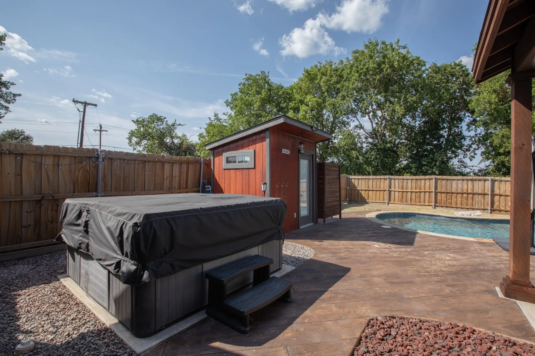 Single Family Residence For Sale in Kaufman County , 11011 Glenn Cove, Forney, Texas 75126, 3 Bedroom, 4 Bathroom, 2 Garage spaces, 1,754 Sqft, built in 2005, mls#21355207, Real Estate Agent in Forney, Homes For Sale in Kaufman county, Homes For Sale in Forney, Realtor in Forney Texas, Real Estate Brokerage Independent Realty Texas, Luminita Cordes Realtor