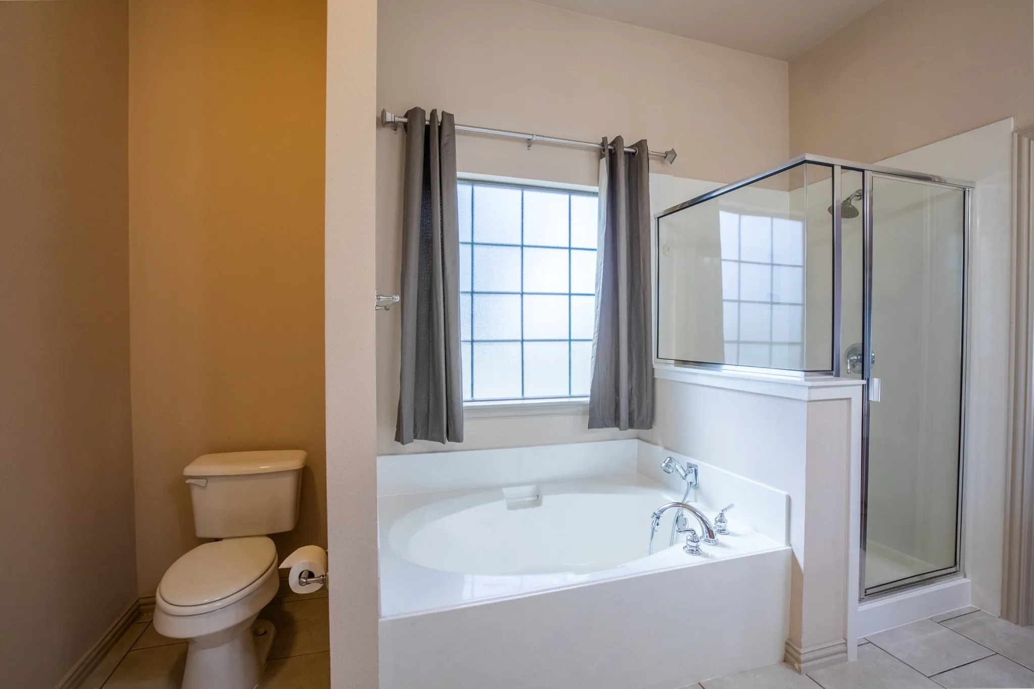 Single Family Residence For Sale in Kaufman County , 11011 Glenn Cove, Forney, Texas 75126, 3 Bedroom, 4 Bathroom, 2 Garage spaces, 1,754 Sqft, built in 2005, mls#21355207, Real Estate Agent in Forney, Homes For Sale in Kaufman county, Homes For Sale in Forney, Realtor in Forney Texas, Real Estate Brokerage Independent Realty Texas, Luminita Cordes Realtor