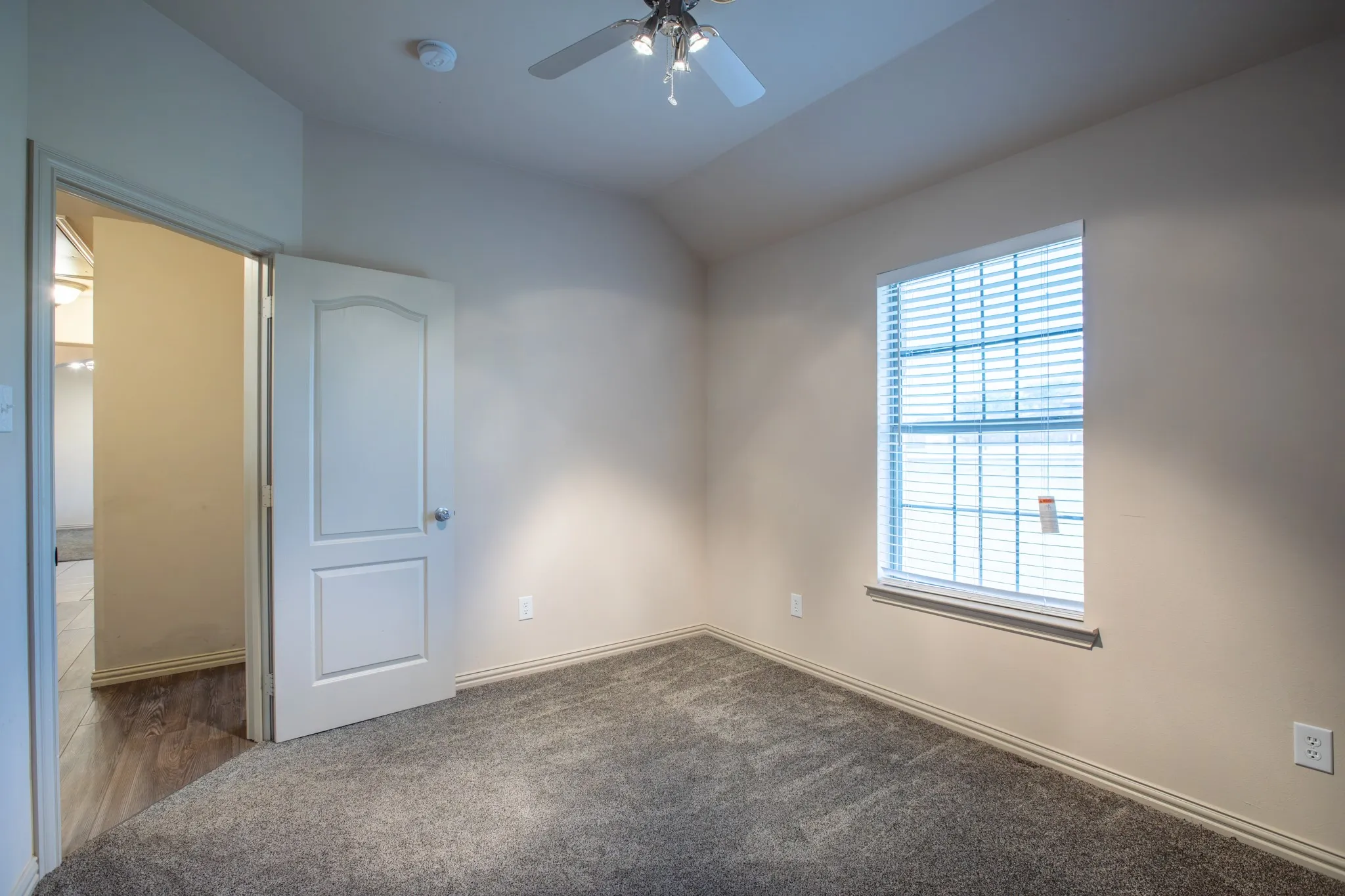 Single Family Residence For Sale in Kaufman County , 11011 Glenn Cove, Forney, Texas 75126, 3 Bedroom, 4 Bathroom, 2 Garage spaces, 1,754 Sqft, built in 2005, mls#21355207, Real Estate Agent in Forney, Homes For Sale in Kaufman county, Homes For Sale in Forney, Realtor in Forney Texas, Real Estate Brokerage Independent Realty Texas, Luminita Cordes Realtor