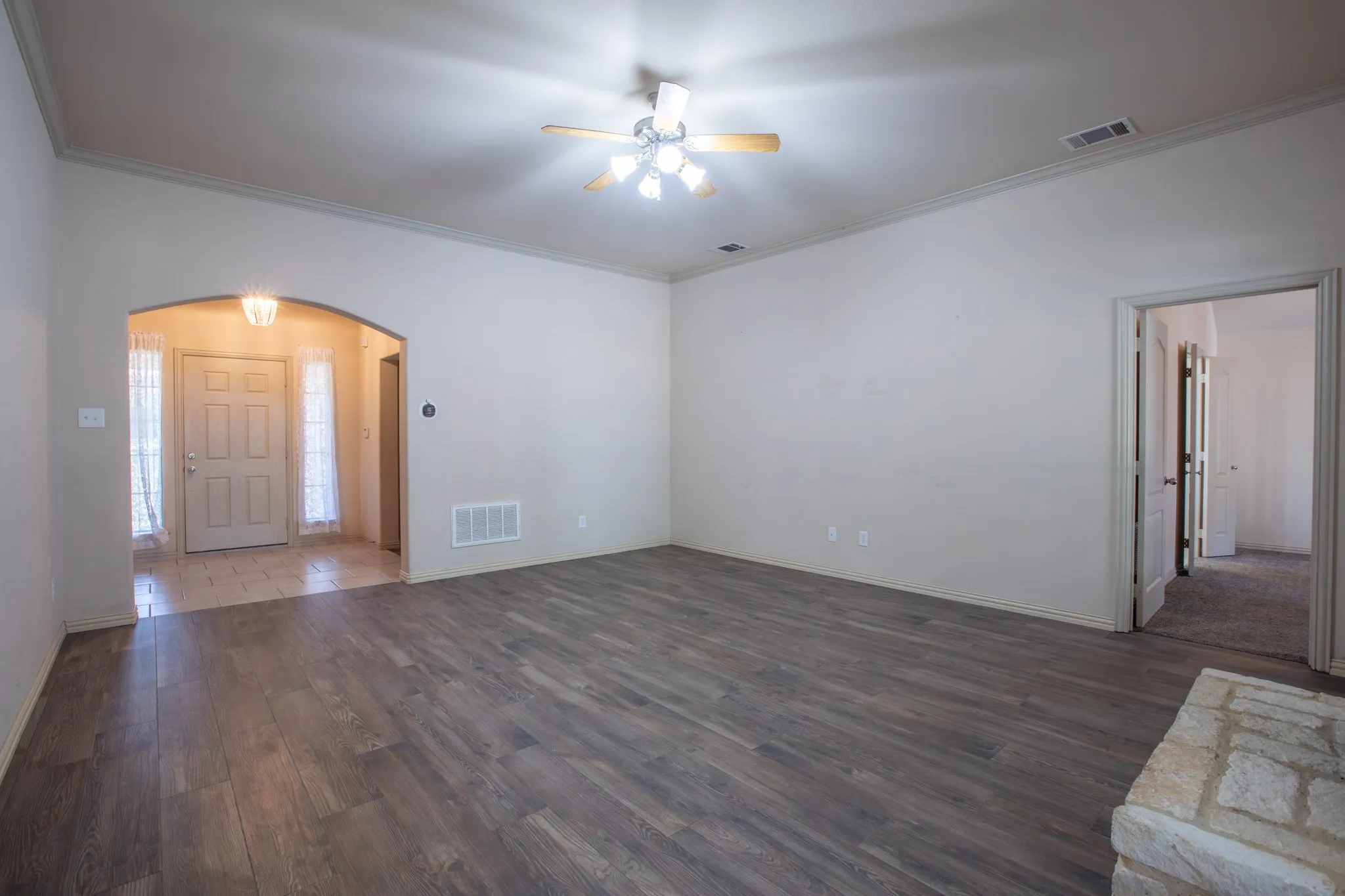 Single Family Residence For Sale in Kaufman County , 11011 Glenn Cove, Forney, Texas 75126, 3 Bedroom, 4 Bathroom, 2 Garage spaces, 1,754 Sqft, built in 2005, mls#21355207, Real Estate Agent in Forney, Homes For Sale in Kaufman county, Homes For Sale in Forney, Realtor in Forney Texas, Real Estate Brokerage Independent Realty Texas, Luminita Cordes Realtor