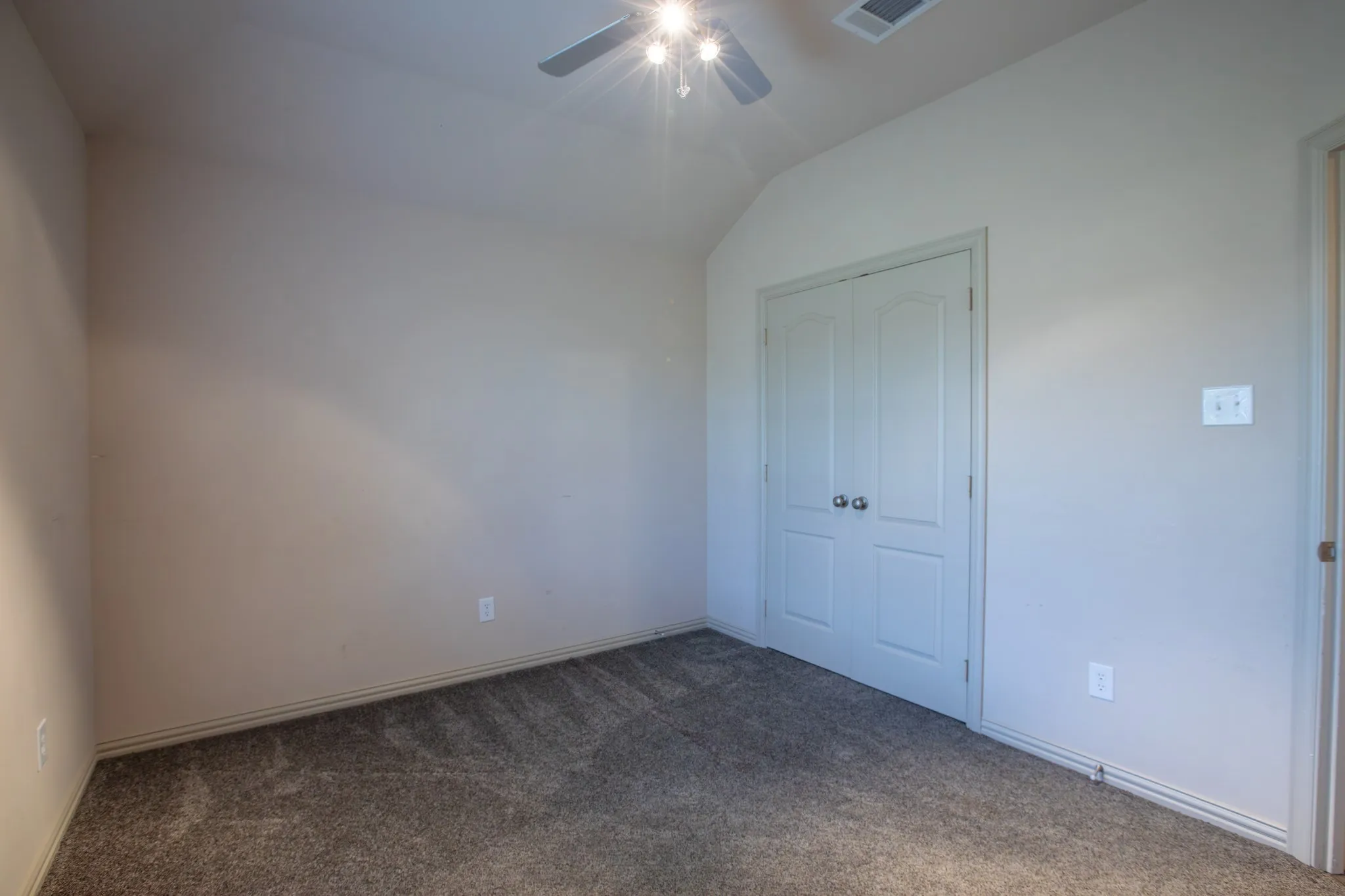 Single Family Residence For Sale in Kaufman County , 11011 Glenn Cove, Forney, Texas 75126, 3 Bedroom, 4 Bathroom, 2 Garage spaces, 1,754 Sqft, built in 2005, mls#21355207, Real Estate Agent in Forney, Homes For Sale in Kaufman county, Homes For Sale in Forney, Realtor in Forney Texas, Real Estate Brokerage Independent Realty Texas, Luminita Cordes Realtor