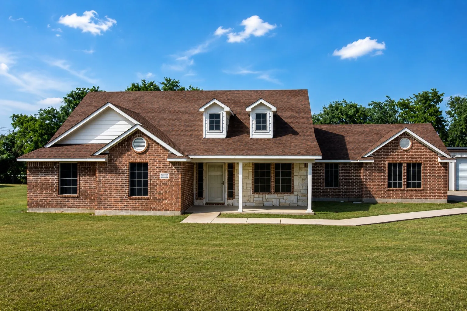 Single Family Residence For Sale in Kaufman County , 11011 Glenn Cove, Forney, Texas 75126, 3 Bedroom, 4 Bathroom, 2 Garage spaces, 1,754 Sqft, built in 2005, mls#21355207, Real Estate Agent in Forney, Homes For Sale in Kaufman county, Homes For Sale in Forney, Realtor in Forney Texas, Real Estate Brokerage Independent Realty Texas, Luminita Cordes Realtor