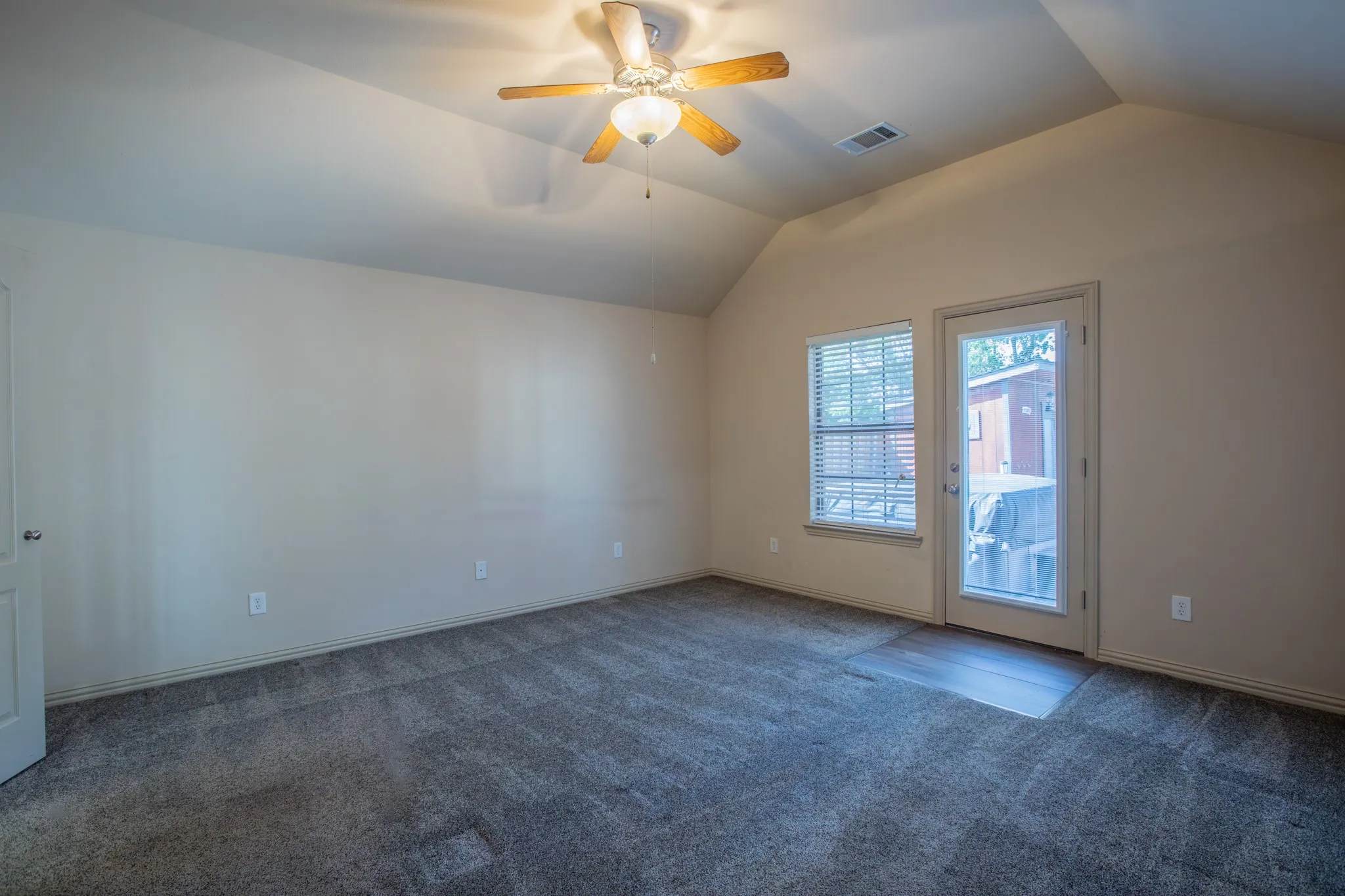 Single Family Residence For Sale in Kaufman County , 11011 Glenn Cove, Forney, Texas 75126, 3 Bedroom, 4 Bathroom, 2 Garage spaces, 1,754 Sqft, built in 2005, mls#21355207, Real Estate Agent in Forney, Homes For Sale in Kaufman county, Homes For Sale in Forney, Realtor in Forney Texas, Real Estate Brokerage Independent Realty Texas, Luminita Cordes Realtor