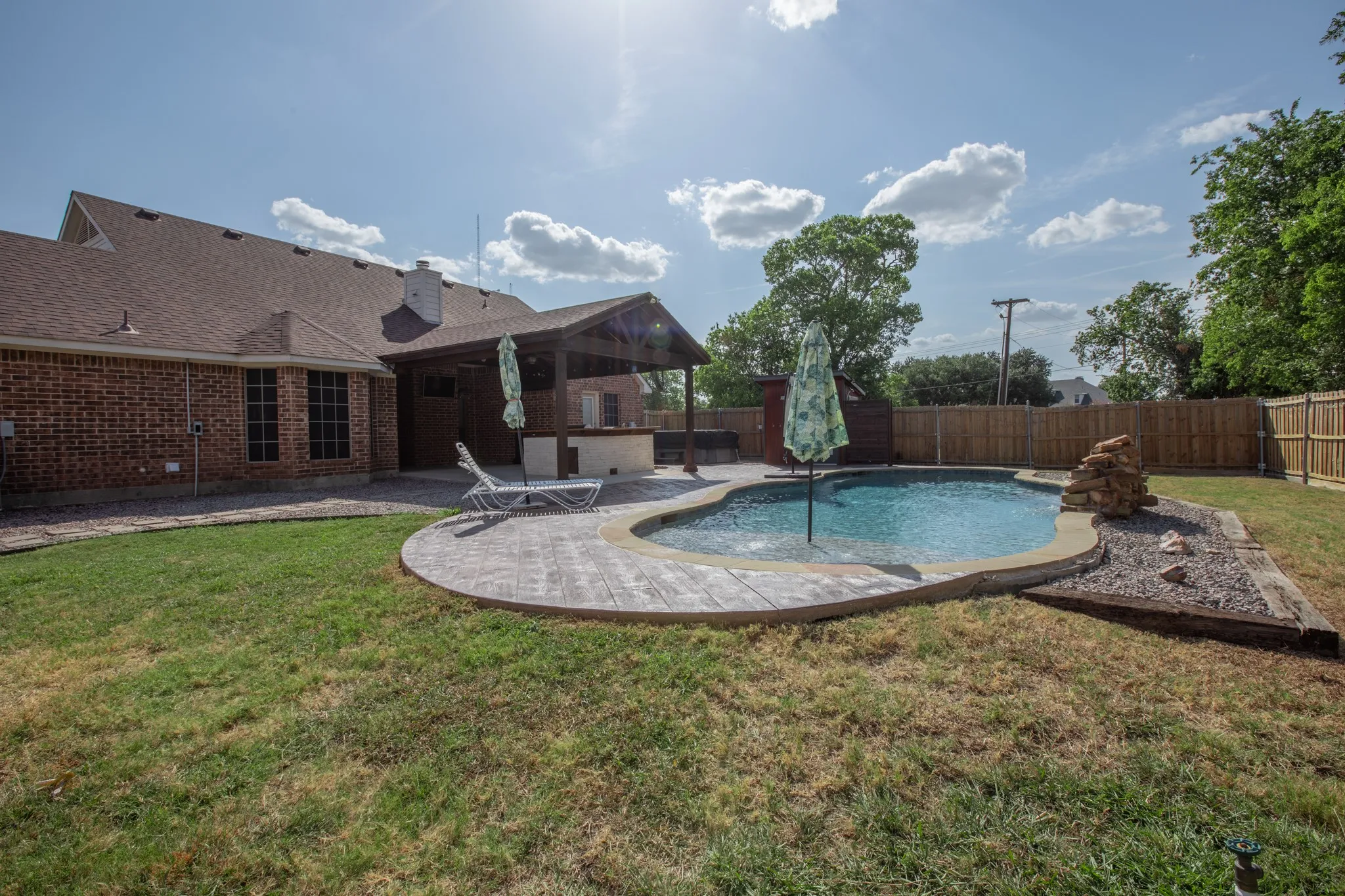 Single Family Residence For Sale in Kaufman County , 11011 Glenn Cove, Forney, Texas 75126, 3 Bedroom, 4 Bathroom, 2 Garage spaces, 1,754 Sqft, built in 2005, mls#21355207, Real Estate Agent in Forney, Homes For Sale in Kaufman county, Homes For Sale in Forney, Realtor in Forney Texas, Real Estate Brokerage Independent Realty Texas, Luminita Cordes Realtor
