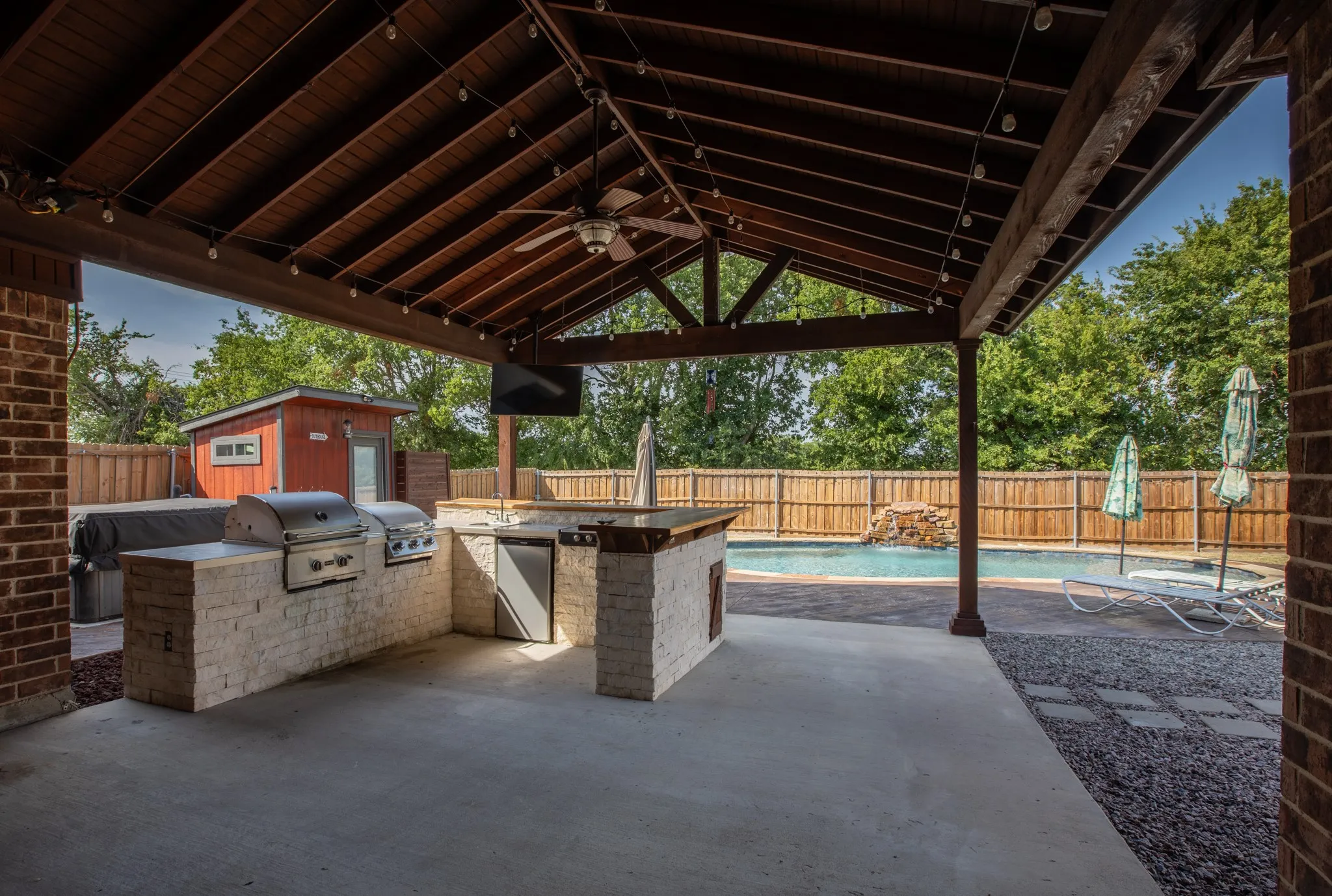 Single Family Residence For Sale in Kaufman County , 11011 Glenn Cove, Forney, Texas 75126, 3 Bedroom, 4 Bathroom, 2 Garage spaces, 1,754 Sqft, built in 2005, mls#21355207, Real Estate Agent in Forney, Homes For Sale in Kaufman county, Homes For Sale in Forney, Realtor in Forney Texas, Real Estate Brokerage Independent Realty Texas, Luminita Cordes Realtor