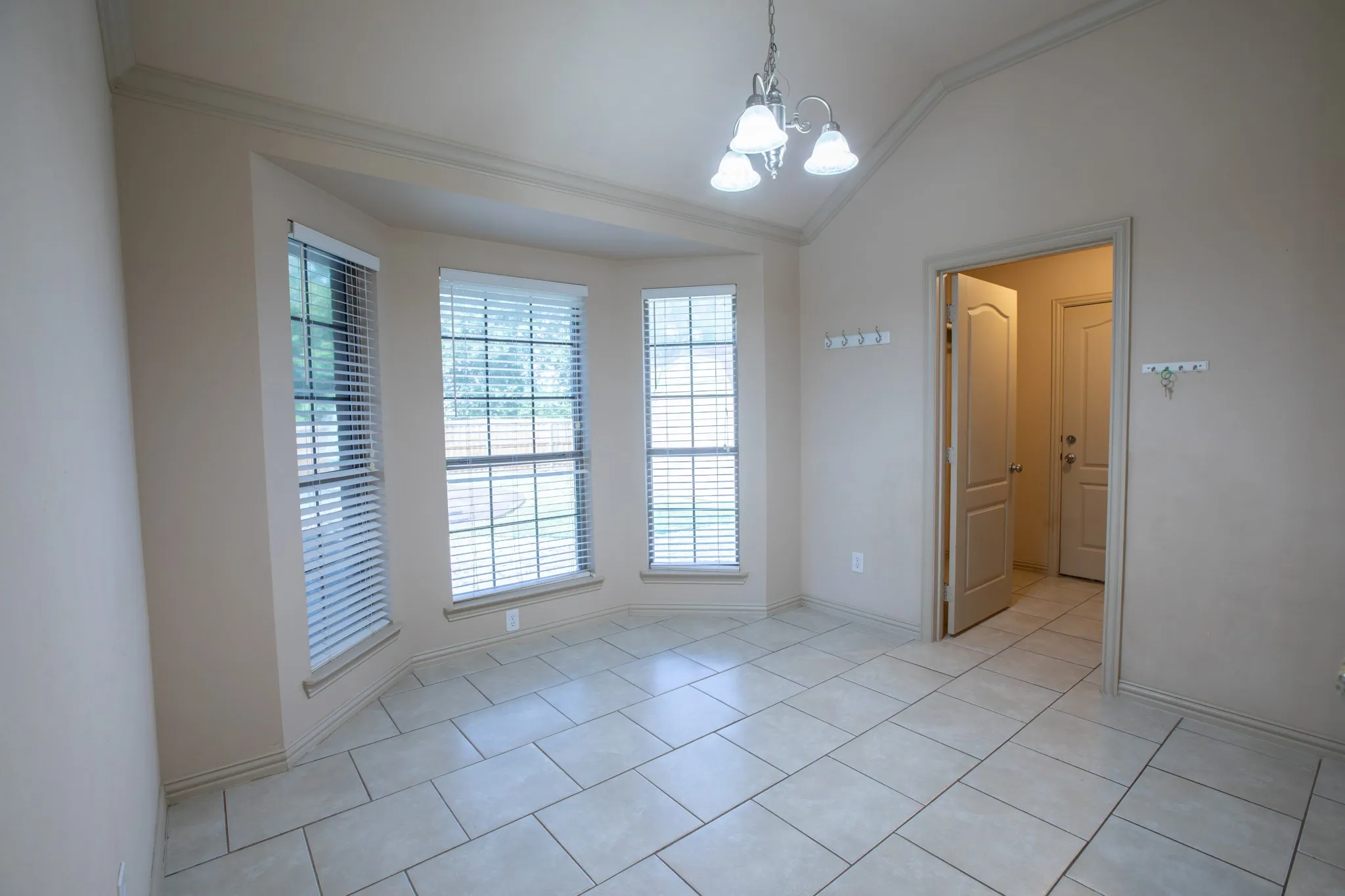 Single Family Residence For Sale in Kaufman County , 11011 Glenn Cove, Forney, Texas 75126, 3 Bedroom, 4 Bathroom, 2 Garage spaces, 1,754 Sqft, built in 2005, mls#21355207, Real Estate Agent in Forney, Homes For Sale in Kaufman county, Homes For Sale in Forney, Realtor in Forney Texas, Real Estate Brokerage Independent Realty Texas, Luminita Cordes Realtor