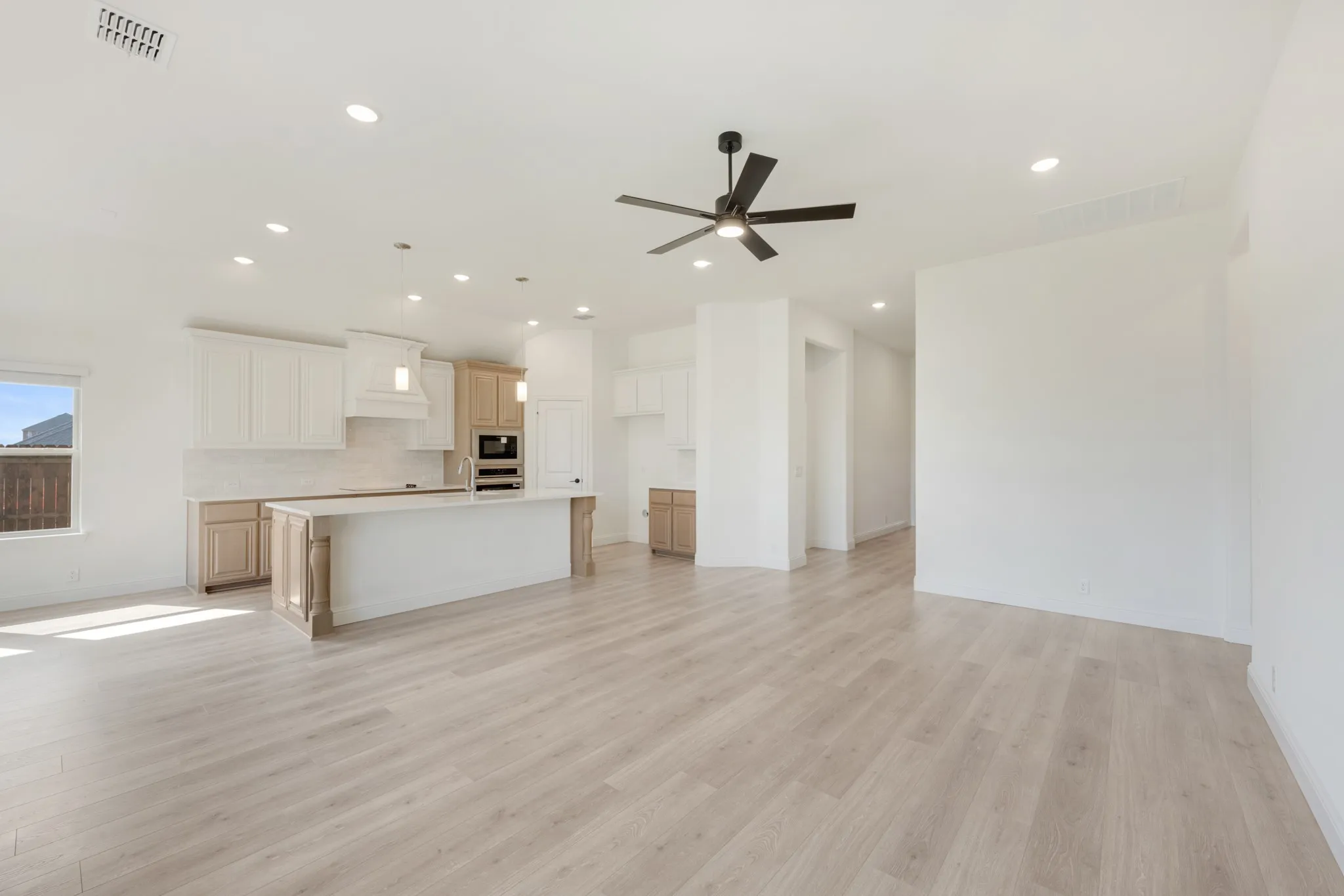 Single Family Residence For Sale in Hood County , 268 Coronado Court, Granbury, Texas 76048, 4 Bedroom, 3 Bathroom, 2 Garage spaces, 2,098 Sqft, built in 2026, mls#21355520, Real Estate Agent in Granbury, Homes For Sale in Hood county, Homes For Sale in Granbury, Realtor in Granbury Texas, Real Estate Brokerage Independent Realty Texas, Luminita Cordes Realtor
