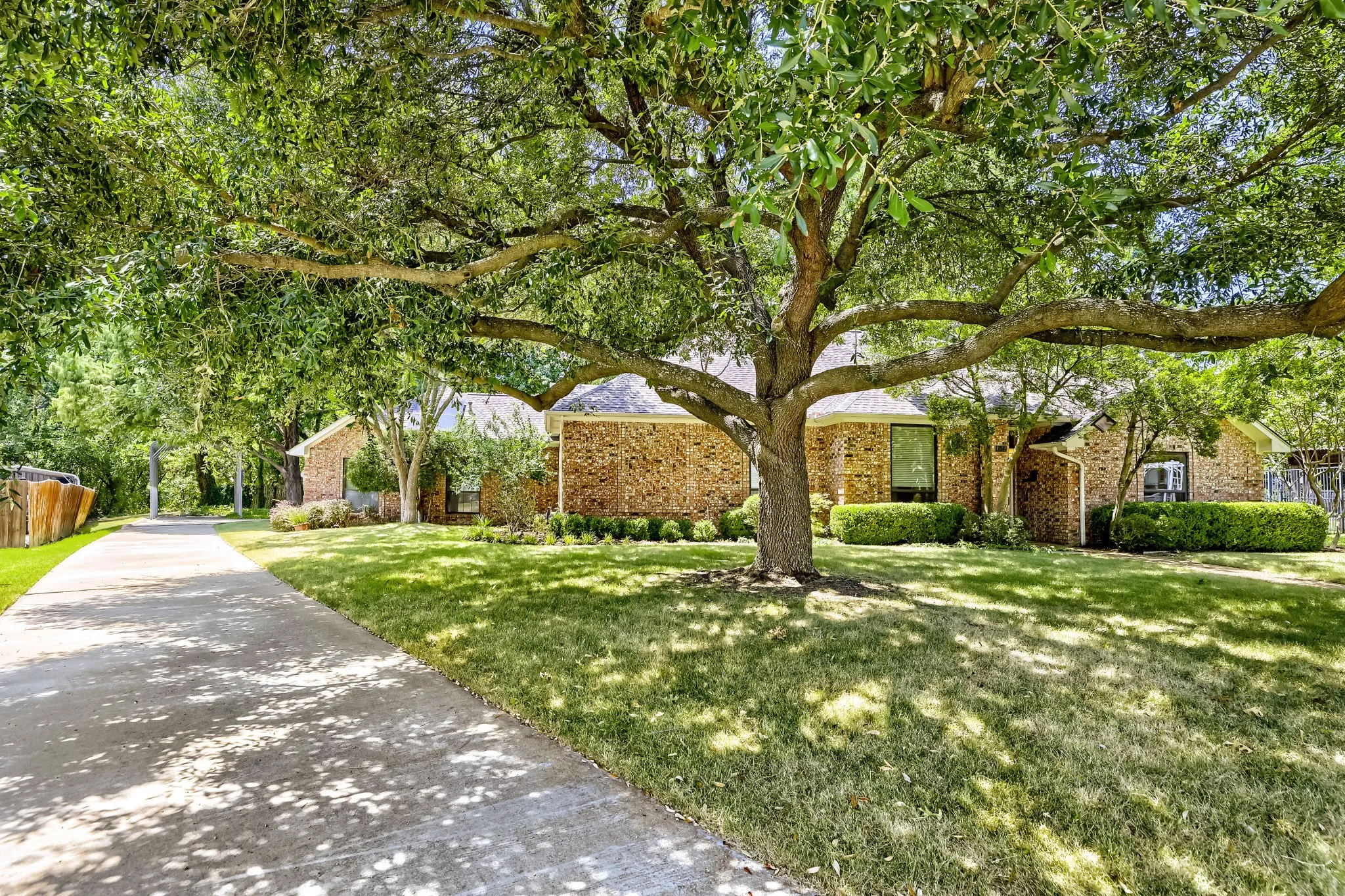 Single Family Residence For Sale in Dallas County , 1522 Bonanza Court, Sachse, Texas 75048, 3 Bedroom, 3 Bathroom, 2 Garage spaces, 2,244 Sqft, built in 1992, mls#21346784, Real Estate Agent in Sachse, Homes For Sale in Dallas county, Homes For Sale in Sachse, Realtor in Sachse Texas, Real Estate Brokerage Independent Realty Texas, Luminita Cordes Realtor