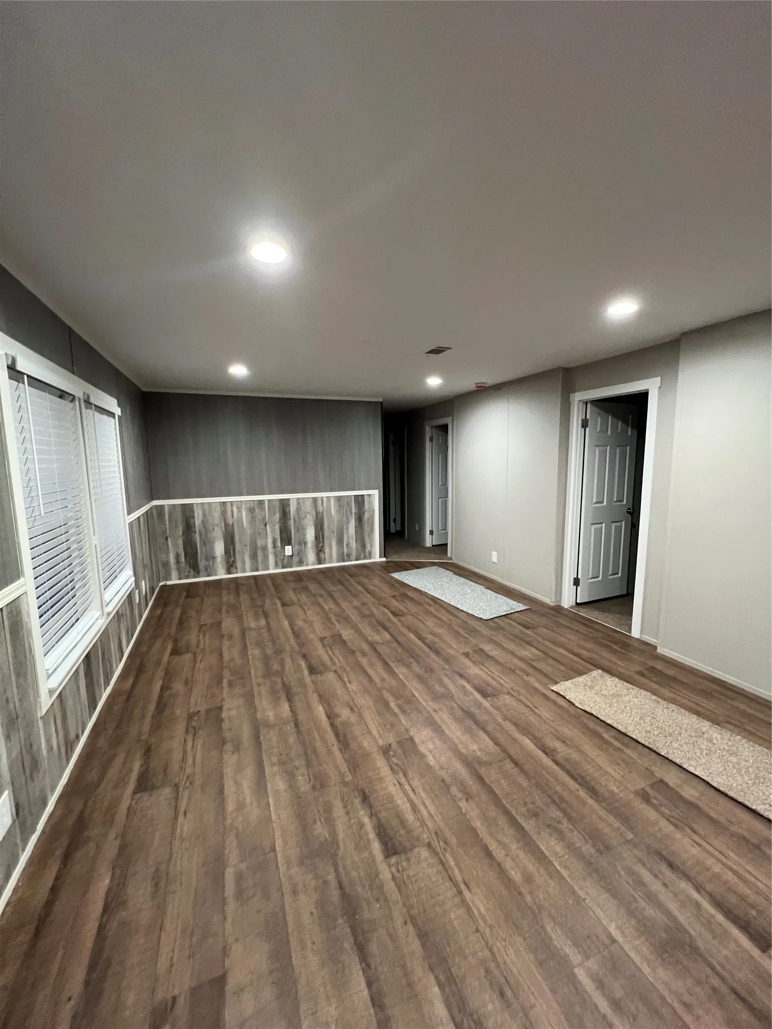 Mobile Home For Sale in Bosque County , 197 E Sweden Street, Walnut Springs, Texas 76690, 5 Bedroom, 3 Bathroom, Garage spaces, 1,890 Sqft, built in 2022, mls#21355737, Real Estate Agent in Walnut Springs, Homes For Sale in Bosque county, Homes For Sale in Walnut Springs, Realtor in Walnut Springs Texas, Real Estate Brokerage Independent Realty Texas, Luminita Cordes Realtor