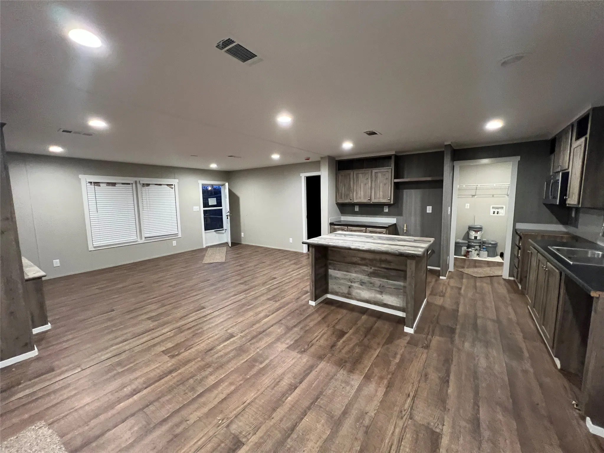 Mobile Home For Sale in Bosque County , 197 E Sweden Street, Walnut Springs, Texas 76690, 5 Bedroom, 3 Bathroom, Garage spaces, 1,890 Sqft, built in 2022, mls#21355737, Real Estate Agent in Walnut Springs, Homes For Sale in Bosque county, Homes For Sale in Walnut Springs, Realtor in Walnut Springs Texas, Real Estate Brokerage Independent Realty Texas, Luminita Cordes Realtor