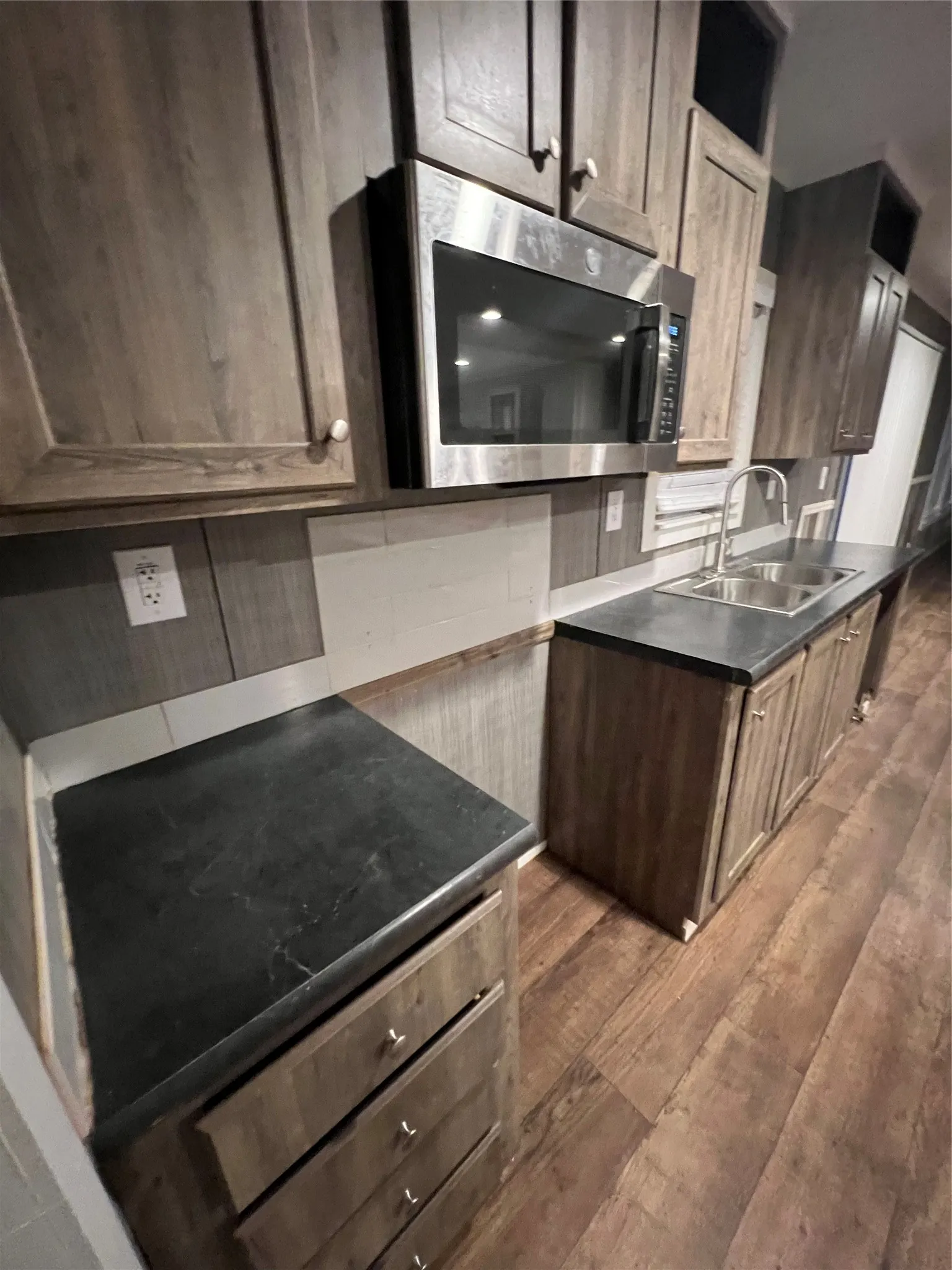 Mobile Home For Sale in Bosque County , 197 E Sweden Street, Walnut Springs, Texas 76690, 5 Bedroom, 3 Bathroom, Garage spaces, 1,890 Sqft, built in 2022, mls#21355737, Real Estate Agent in Walnut Springs, Homes For Sale in Bosque county, Homes For Sale in Walnut Springs, Realtor in Walnut Springs Texas, Real Estate Brokerage Independent Realty Texas, Luminita Cordes Realtor