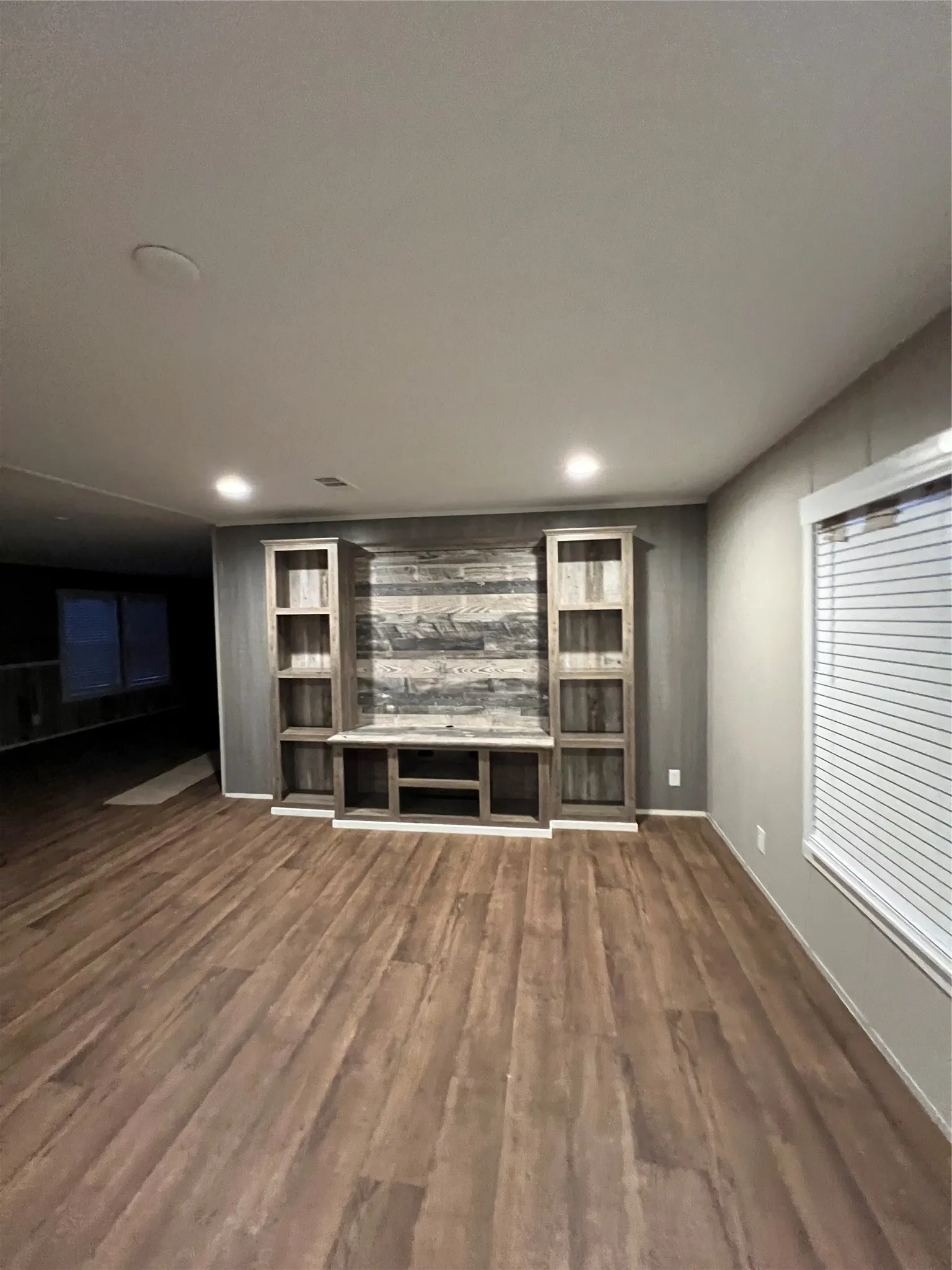 Mobile Home For Sale in Bosque County , 197 E Sweden Street, Walnut Springs, Texas 76690, 5 Bedroom, 3 Bathroom, Garage spaces, 1,890 Sqft, built in 2022, mls#21355737, Real Estate Agent in Walnut Springs, Homes For Sale in Bosque county, Homes For Sale in Walnut Springs, Realtor in Walnut Springs Texas, Real Estate Brokerage Independent Realty Texas, Luminita Cordes Realtor