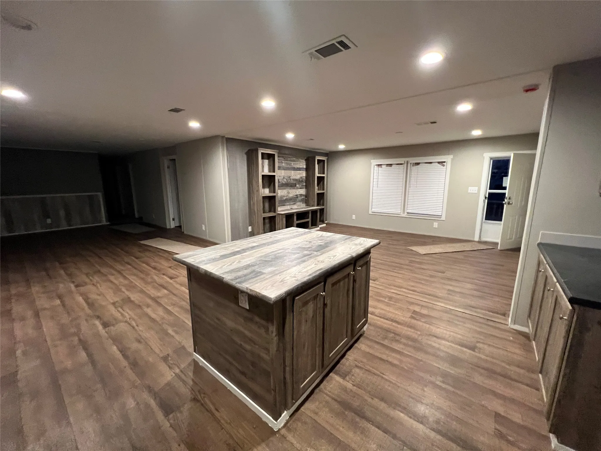 Mobile Home For Sale in Bosque County , 197 E Sweden Street, Walnut Springs, Texas 76690, 5 Bedroom, 3 Bathroom, Garage spaces, 1,890 Sqft, built in 2022, mls#21355737, Real Estate Agent in Walnut Springs, Homes For Sale in Bosque county, Homes For Sale in Walnut Springs, Realtor in Walnut Springs Texas, Real Estate Brokerage Independent Realty Texas, Luminita Cordes Realtor