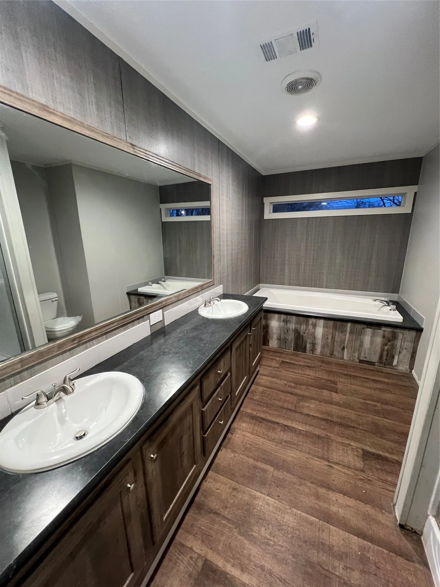 Mobile Home For Sale in Bosque County , 197 E Sweden Street, Walnut Springs, Texas 76690, 5 Bedroom, 3 Bathroom, Garage spaces, 1,890 Sqft, built in 2022, mls#21355737, Real Estate Agent in Walnut Springs, Homes For Sale in Bosque county, Homes For Sale in Walnut Springs, Realtor in Walnut Springs Texas, Real Estate Brokerage Independent Realty Texas, Luminita Cordes Realtor
