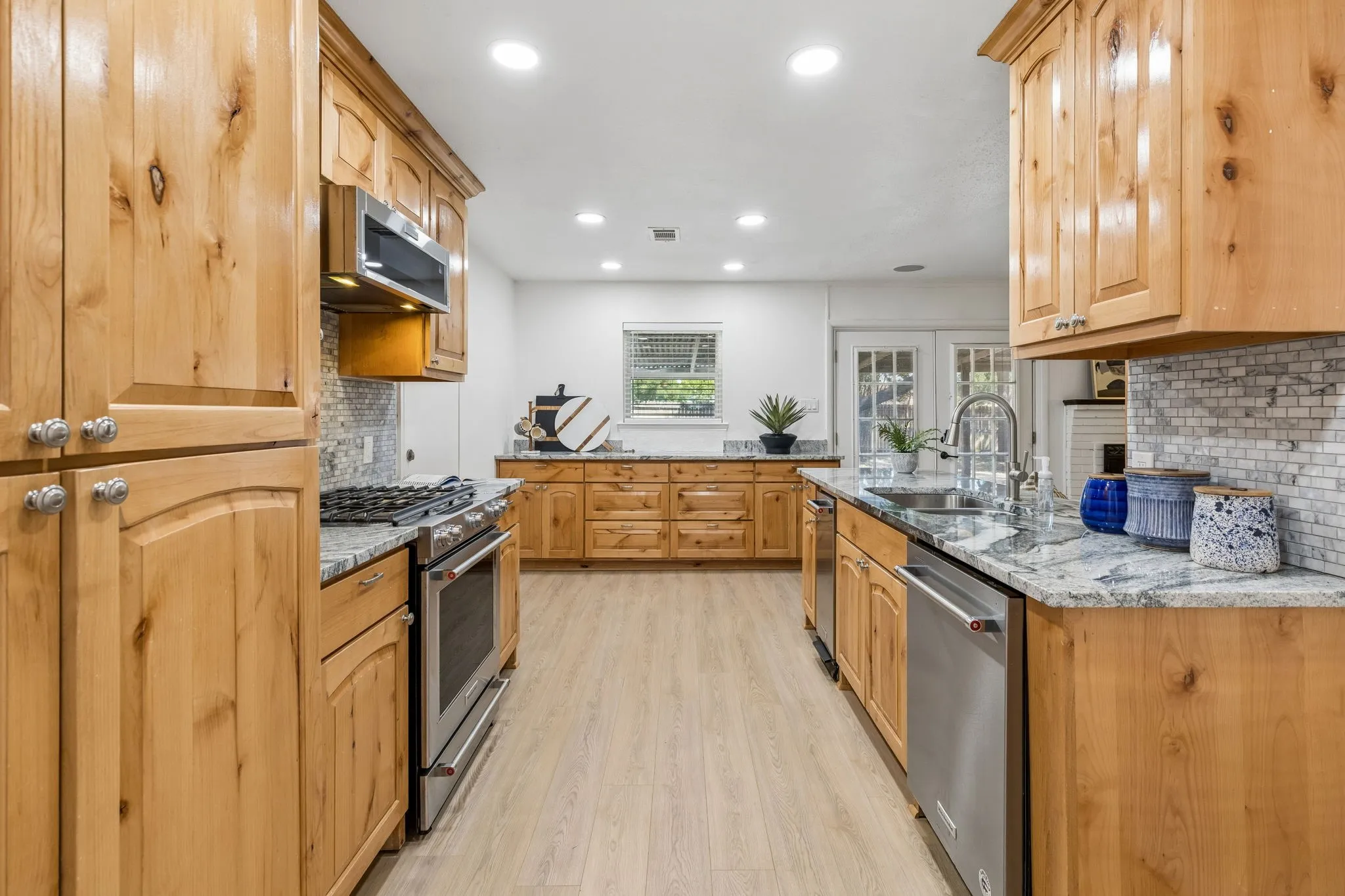 Single Family Residence For Sale in Dallas County , 104 N Weatherred Drive, Richardson, Texas 75080, 3 Bedroom, 2 Bathroom, 2 Garage spaces, 1,492 Sqft, built in 1958, mls#21344440, Real Estate Agent in Richardson, Homes For Sale in Dallas county, Homes For Sale in Richardson, Realtor in Richardson Texas, Real Estate Brokerage Independent Realty Texas, Luminita Cordes Realtor