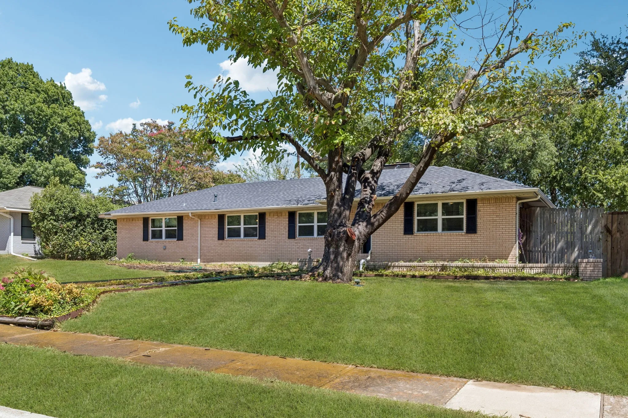 Single Family Residence For Sale in Dallas County , 104 N Weatherred Drive, Richardson, Texas 75080, 3 Bedroom, 2 Bathroom, 2 Garage spaces, 1,492 Sqft, built in 1958, mls#21344440, Real Estate Agent in Richardson, Homes For Sale in Dallas county, Homes For Sale in Richardson, Realtor in Richardson Texas, Real Estate Brokerage Independent Realty Texas, Luminita Cordes Realtor