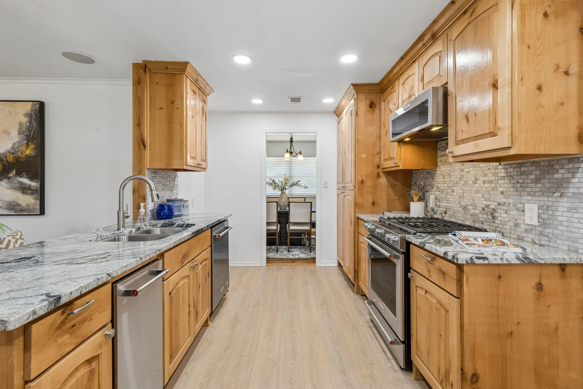 Single Family Residence For Sale in Dallas County , 104 N Weatherred Drive, Richardson, Texas 75080, 3 Bedroom, 2 Bathroom, 2 Garage spaces, 1,492 Sqft, built in 1958, mls#21344440, Real Estate Agent in Richardson, Homes For Sale in Dallas county, Homes For Sale in Richardson, Realtor in Richardson Texas, Real Estate Brokerage Independent Realty Texas, Luminita Cordes Realtor