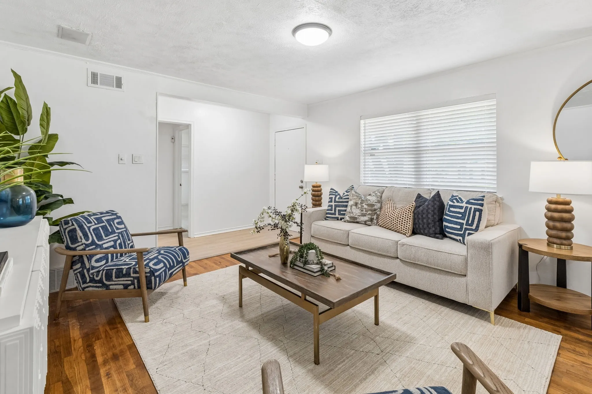 Single Family Residence For Sale in Dallas County , 104 N Weatherred Drive, Richardson, Texas 75080, 3 Bedroom, 2 Bathroom, 2 Garage spaces, 1,492 Sqft, built in 1958, mls#21344440, Real Estate Agent in Richardson, Homes For Sale in Dallas county, Homes For Sale in Richardson, Realtor in Richardson Texas, Real Estate Brokerage Independent Realty Texas, Luminita Cordes Realtor