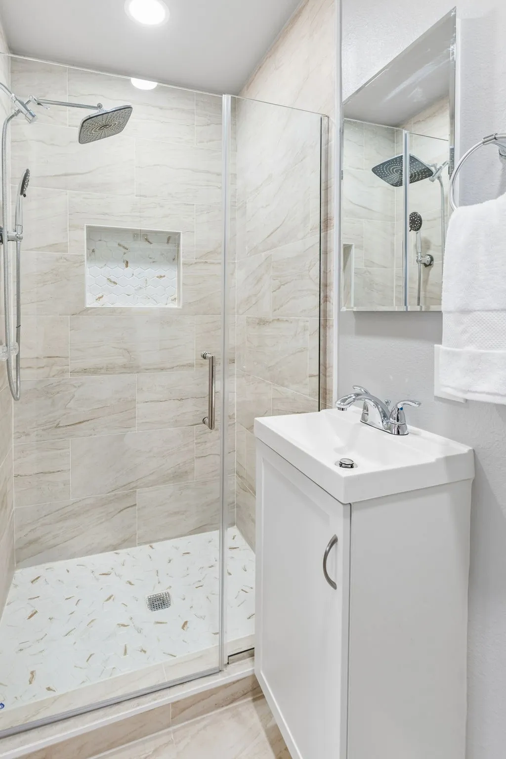 Single Family Residence For Sale in Dallas County , 104 N Weatherred Drive, Richardson, Texas 75080, 3 Bedroom, 2 Bathroom, 2 Garage spaces, 1,492 Sqft, built in 1958, mls#21344440, Real Estate Agent in Richardson, Homes For Sale in Dallas county, Homes For Sale in Richardson, Realtor in Richardson Texas, Real Estate Brokerage Independent Realty Texas, Luminita Cordes Realtor
