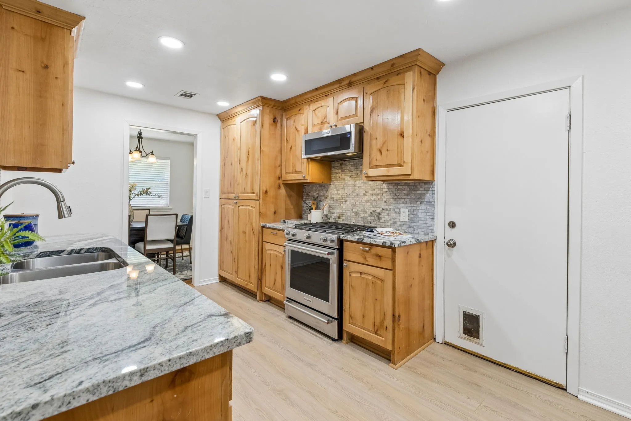 Single Family Residence For Sale in Dallas County , 104 N Weatherred Drive, Richardson, Texas 75080, 3 Bedroom, 2 Bathroom, 2 Garage spaces, 1,492 Sqft, built in 1958, mls#21344440, Real Estate Agent in Richardson, Homes For Sale in Dallas county, Homes For Sale in Richardson, Realtor in Richardson Texas, Real Estate Brokerage Independent Realty Texas, Luminita Cordes Realtor