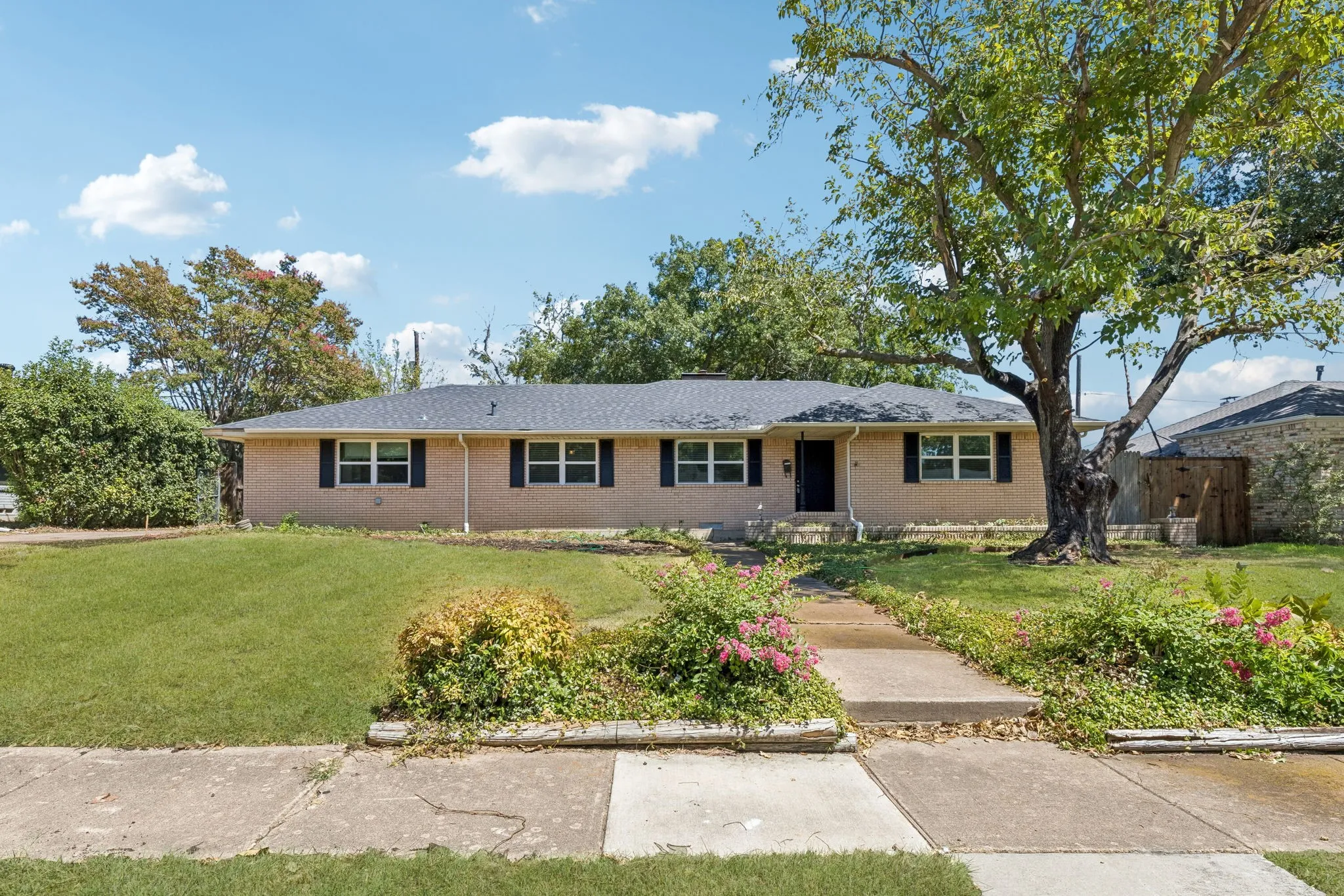 Single Family Residence For Sale in Dallas County , 104 N Weatherred Drive, Richardson, Texas 75080, 3 Bedroom, 2 Bathroom, 2 Garage spaces, 1,492 Sqft, built in 1958, mls#21344440, Real Estate Agent in Richardson, Homes For Sale in Dallas county, Homes For Sale in Richardson, Realtor in Richardson Texas, Real Estate Brokerage Independent Realty Texas, Luminita Cordes Realtor