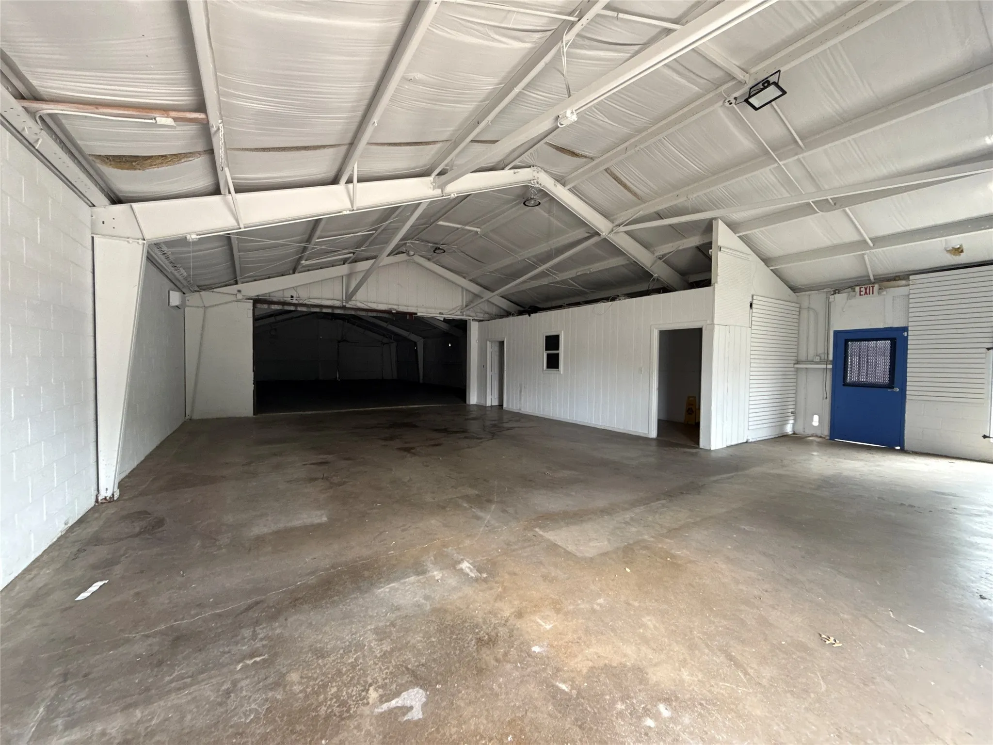 Retail For Rent in Tarrant County , 2718 Azle Avenue, Fort Worth, Texas 76106, 0, 0, Garage spaces, 0 Sqft, built in 1960, mls#21355738, Real Estate Agent in Fort Worth, Homes For Rent in Tarrant county, Homes For Rent in Fort Worth, Realtor in Fort Worth Texas, Real Estate Brokerage Independent Realty Texas, Luminita Cordes Realtor