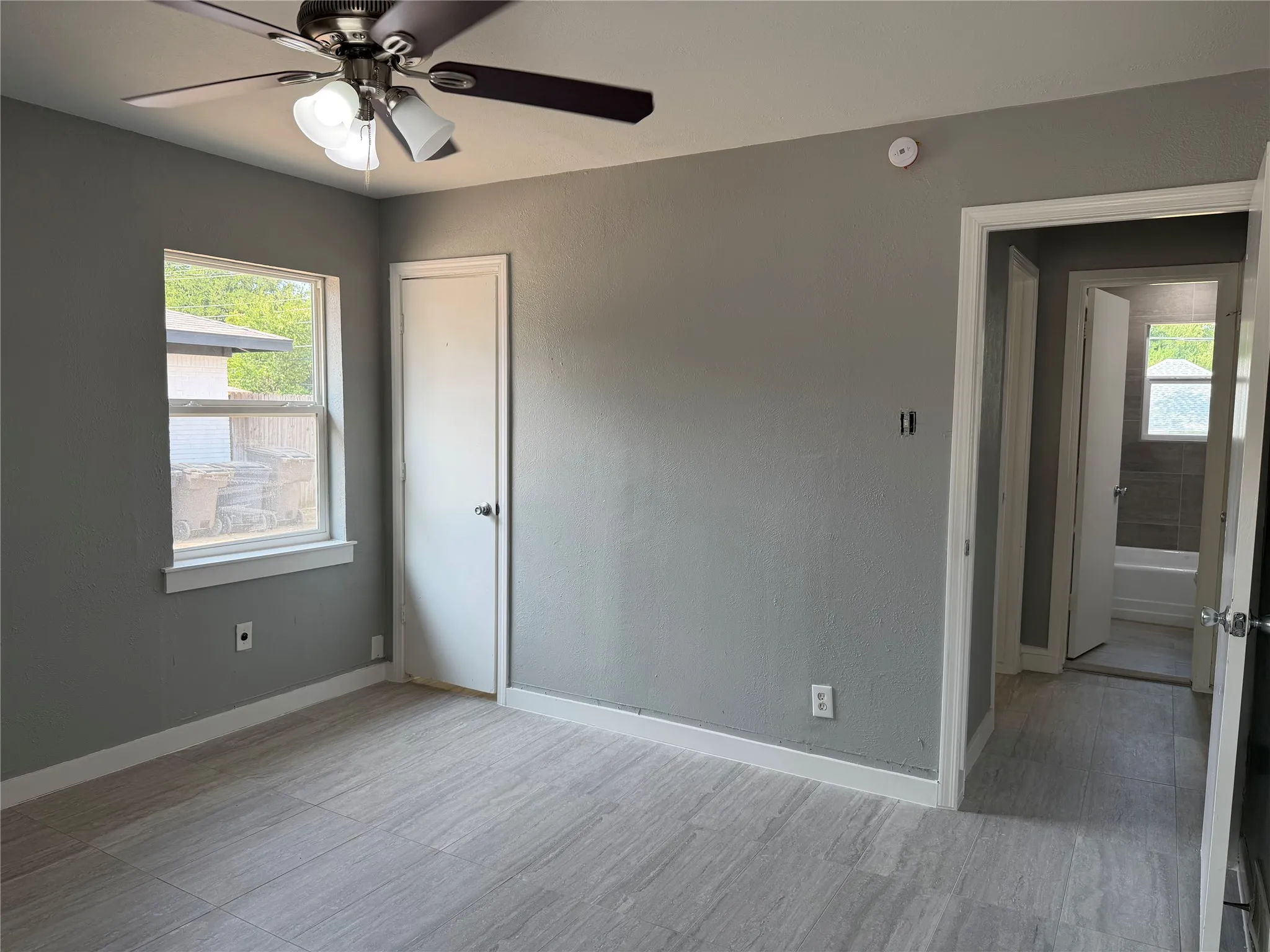 Duplex For Rent in Tarrant County , 2502 Normont Circle, Fort Worth, Texas 76103, 2 Bedroom, 1 Bathroom, 1 Garage spaces, 774 Sqft, built in 1954, mls#21355741, Real Estate Agent in Fort Worth, Homes For Rent in Tarrant county, Homes For Rent in Fort Worth, Realtor in Fort Worth Texas, Real Estate Brokerage Independent Realty Texas, Luminita Cordes Realtor