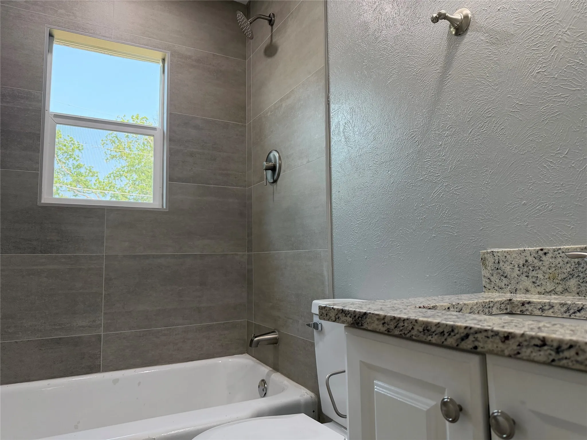 Duplex For Rent in Tarrant County , 2502 Normont Circle, Fort Worth, Texas 76103, 2 Bedroom, 1 Bathroom, 1 Garage spaces, 774 Sqft, built in 1954, mls#21355741, Real Estate Agent in Fort Worth, Homes For Rent in Tarrant county, Homes For Rent in Fort Worth, Realtor in Fort Worth Texas, Real Estate Brokerage Independent Realty Texas, Luminita Cordes Realtor