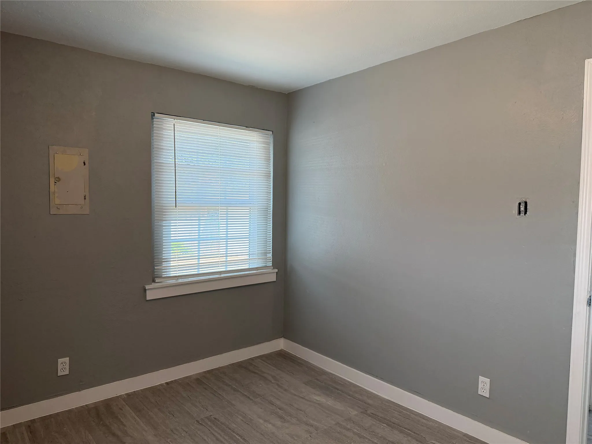 Duplex For Rent in Tarrant County , 2502 Normont Circle, Fort Worth, Texas 76103, 2 Bedroom, 1 Bathroom, 1 Garage spaces, 774 Sqft, built in 1954, mls#21355741, Real Estate Agent in Fort Worth, Homes For Rent in Tarrant county, Homes For Rent in Fort Worth, Realtor in Fort Worth Texas, Real Estate Brokerage Independent Realty Texas, Luminita Cordes Realtor