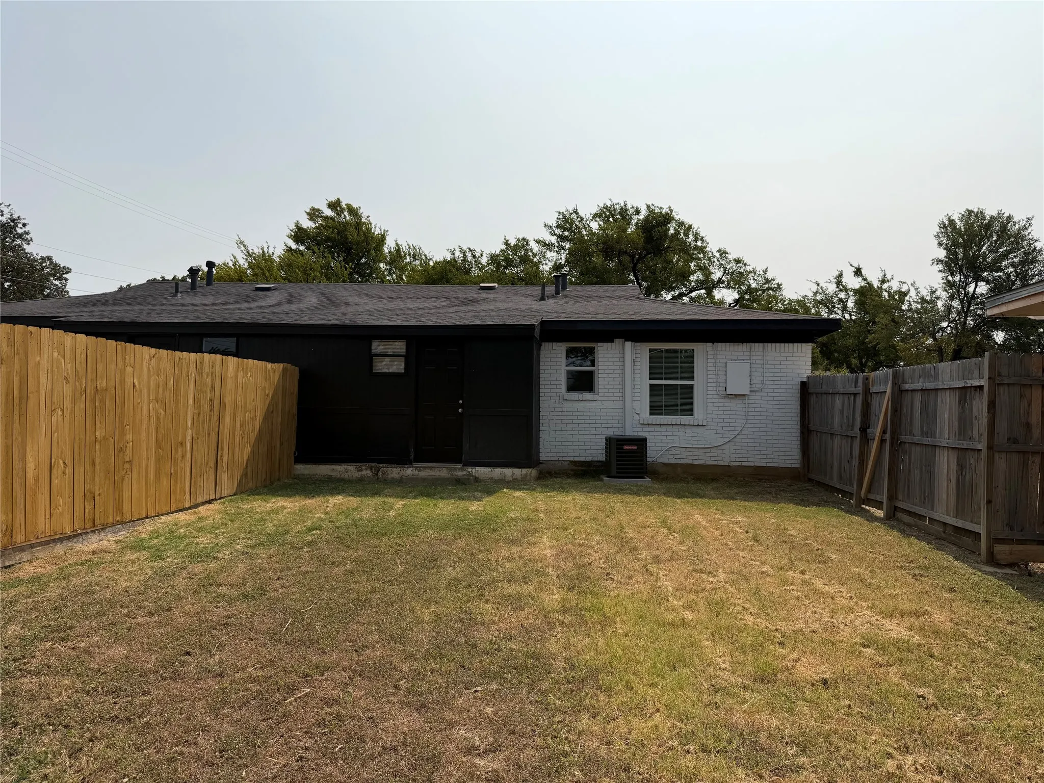 Duplex For Rent in Tarrant County , 2502 Normont Circle, Fort Worth, Texas 76103, 2 Bedroom, 1 Bathroom, 1 Garage spaces, 774 Sqft, built in 1954, mls#21355741, Real Estate Agent in Fort Worth, Homes For Rent in Tarrant county, Homes For Rent in Fort Worth, Realtor in Fort Worth Texas, Real Estate Brokerage Independent Realty Texas, Luminita Cordes Realtor