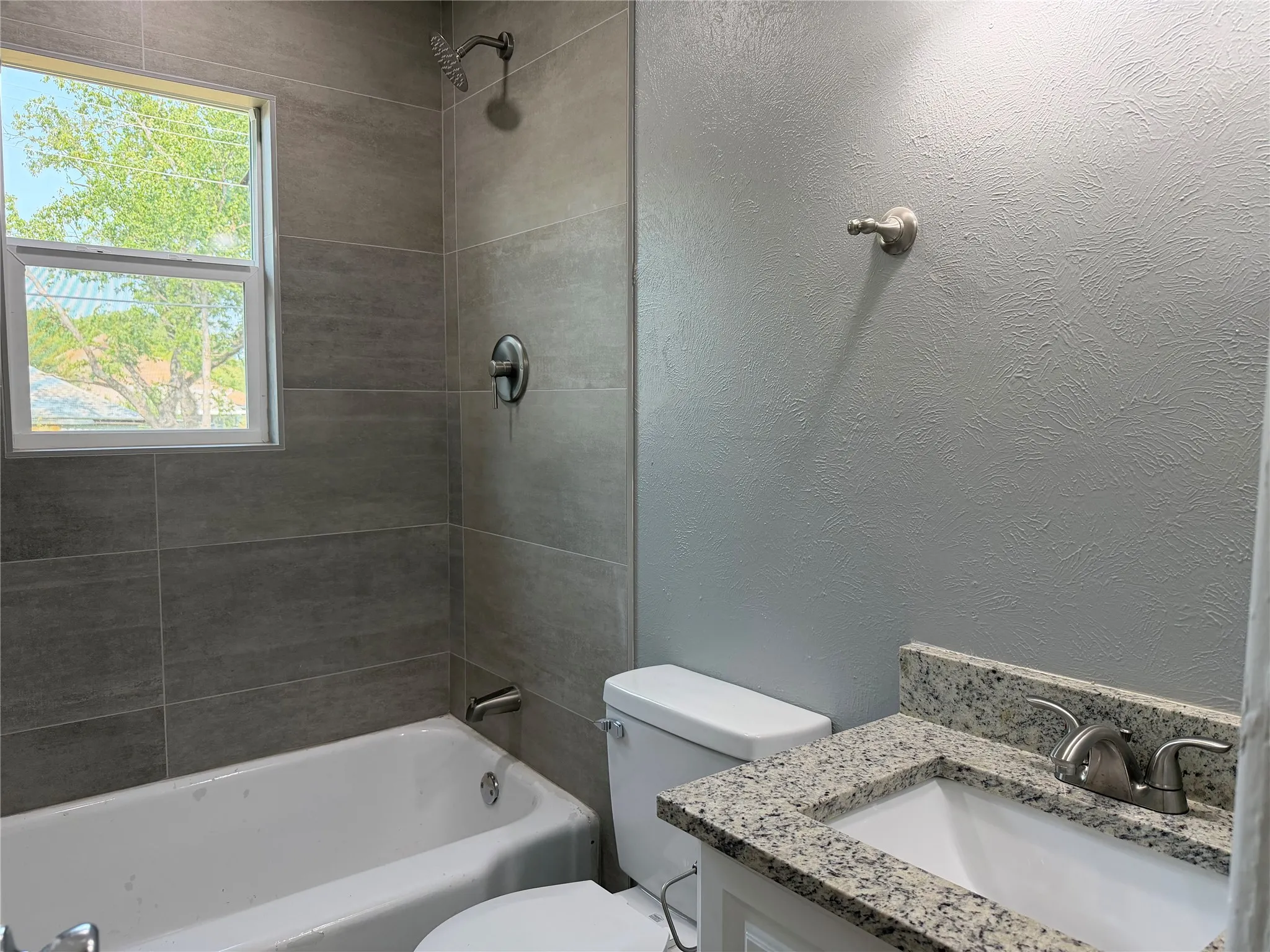 Duplex For Rent in Tarrant County , 2502 Normont Circle, Fort Worth, Texas 76103, 2 Bedroom, 1 Bathroom, 1 Garage spaces, 774 Sqft, built in 1954, mls#21355741, Real Estate Agent in Fort Worth, Homes For Rent in Tarrant county, Homes For Rent in Fort Worth, Realtor in Fort Worth Texas, Real Estate Brokerage Independent Realty Texas, Luminita Cordes Realtor