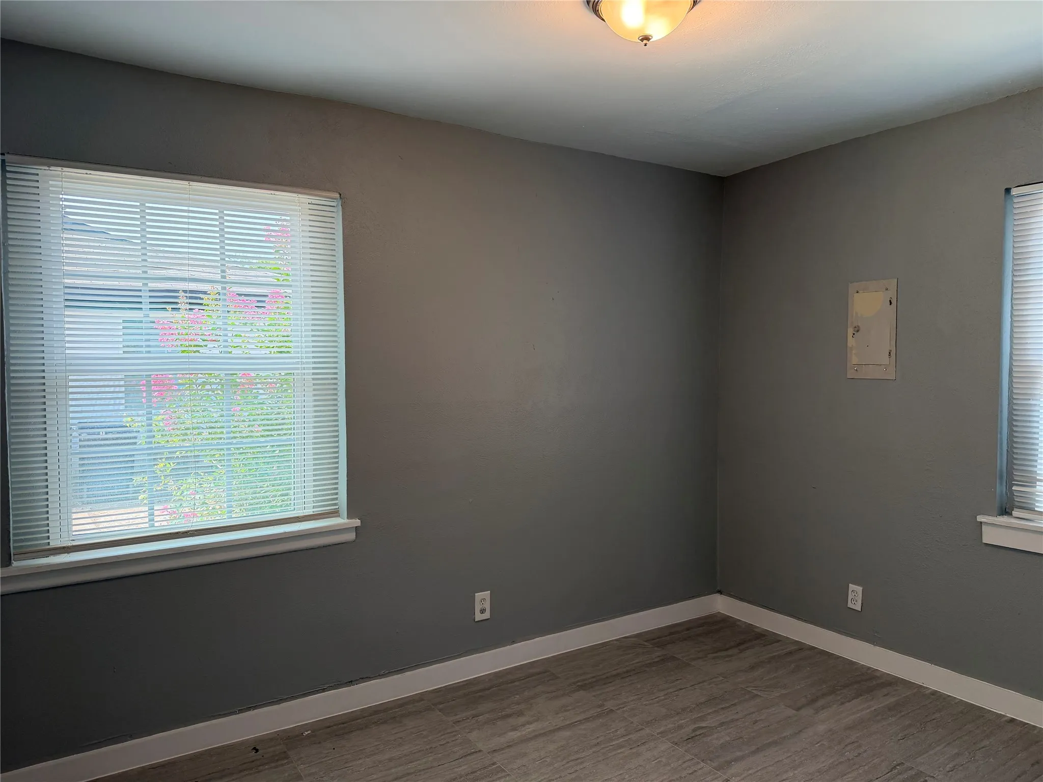 Duplex For Rent in Tarrant County , 2502 Normont Circle, Fort Worth, Texas 76103, 2 Bedroom, 1 Bathroom, 1 Garage spaces, 774 Sqft, built in 1954, mls#21355741, Real Estate Agent in Fort Worth, Homes For Rent in Tarrant county, Homes For Rent in Fort Worth, Realtor in Fort Worth Texas, Real Estate Brokerage Independent Realty Texas, Luminita Cordes Realtor