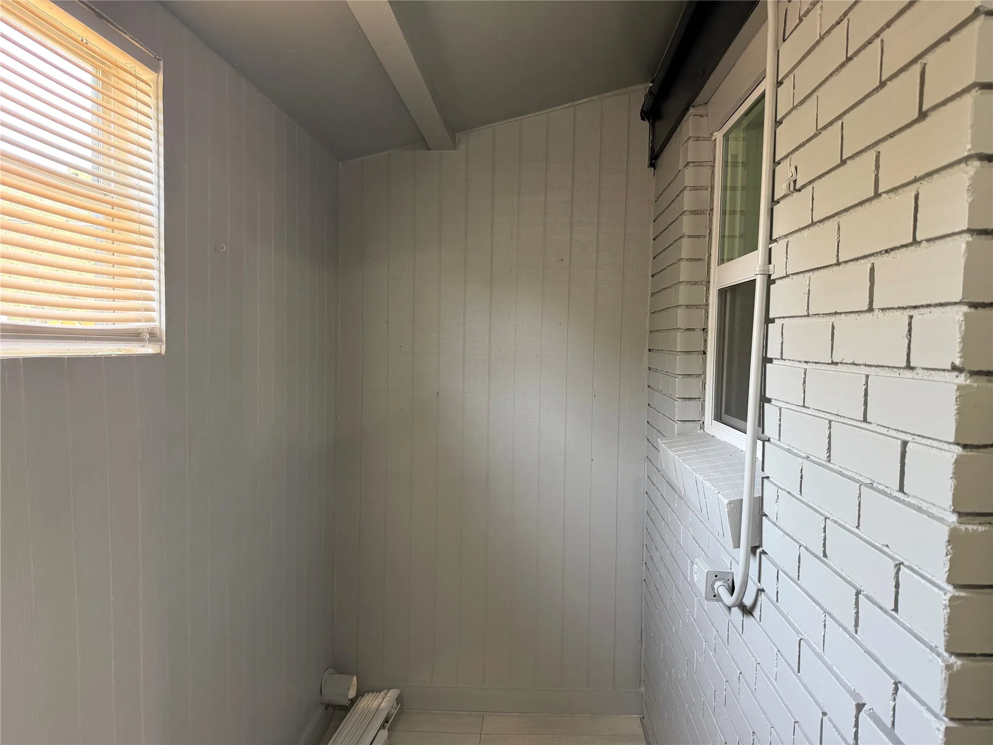 Duplex For Rent in Tarrant County , 2502 Normont Circle, Fort Worth, Texas 76103, 2 Bedroom, 1 Bathroom, 1 Garage spaces, 774 Sqft, built in 1954, mls#21355741, Real Estate Agent in Fort Worth, Homes For Rent in Tarrant county, Homes For Rent in Fort Worth, Realtor in Fort Worth Texas, Real Estate Brokerage Independent Realty Texas, Luminita Cordes Realtor