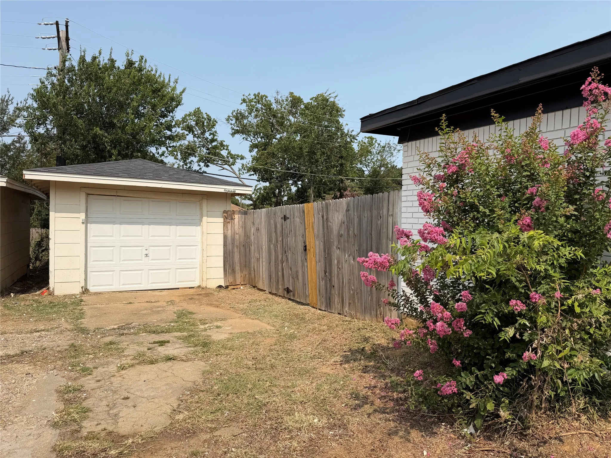 Duplex For Rent in Tarrant County , 2502 Normont Circle, Fort Worth, Texas 76103, 2 Bedroom, 1 Bathroom, 1 Garage spaces, 774 Sqft, built in 1954, mls#21355741, Real Estate Agent in Fort Worth, Homes For Rent in Tarrant county, Homes For Rent in Fort Worth, Realtor in Fort Worth Texas, Real Estate Brokerage Independent Realty Texas, Luminita Cordes Realtor