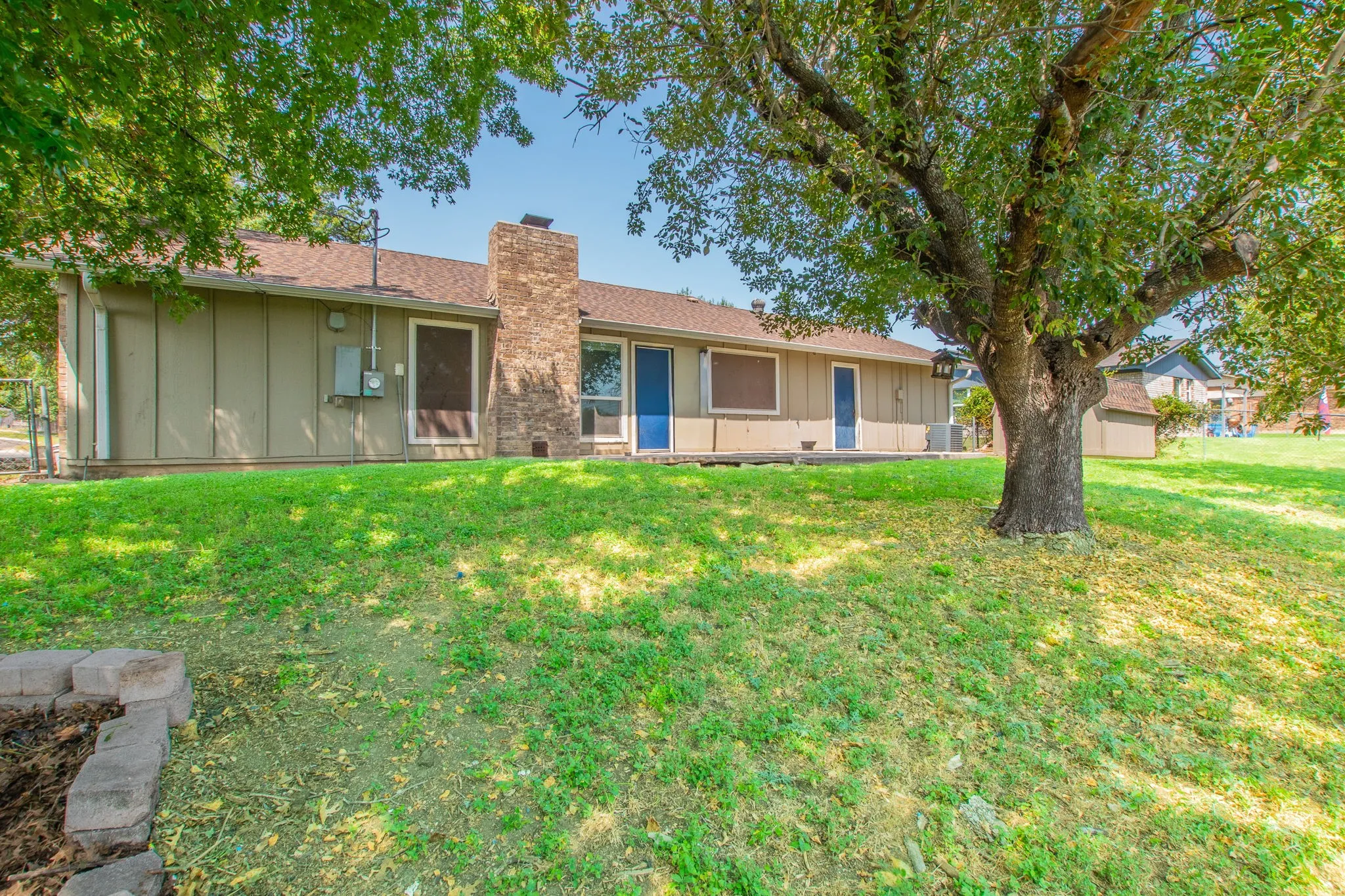 Single Family Residence For Sale in Bell County , 2911 Persimmon Drive, Killeen, Texas 76543, 3 Bedroom, 2 Bathroom, 2 Garage spaces, 2,599 Sqft, built in 1979, mls#21355023, Real Estate Agent in Killeen, Homes For Sale in Bell county, Homes For Sale in Killeen, Realtor in Killeen Texas, Real Estate Brokerage Independent Realty Texas, Luminita Cordes Realtor