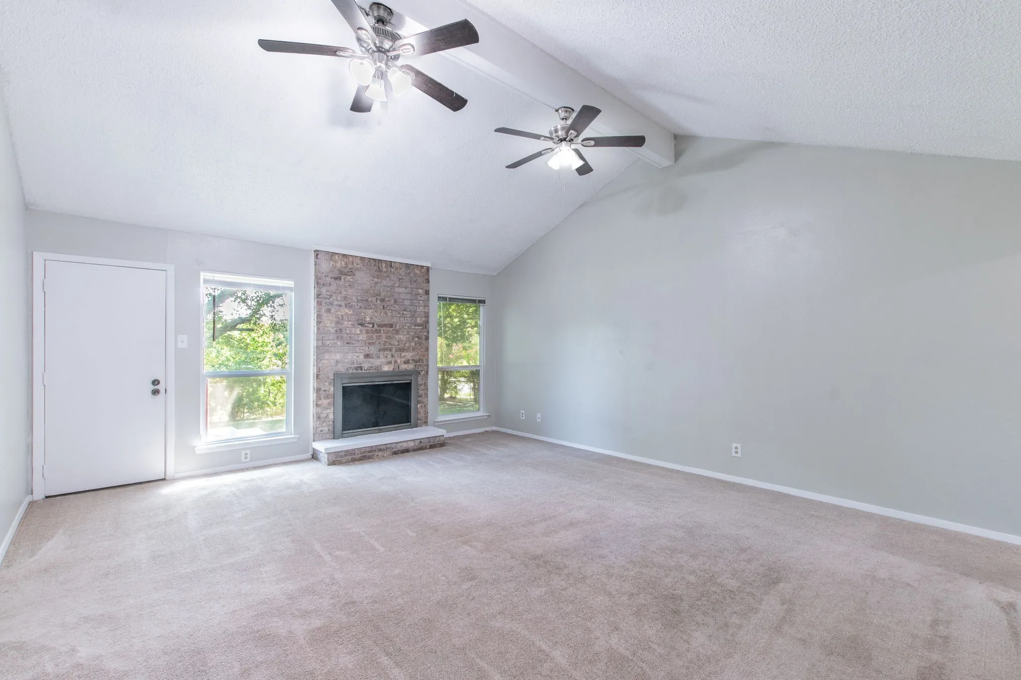 Single Family Residence For Sale in Bell County , 2911 Persimmon Drive, Killeen, Texas 76543, 3 Bedroom, 2 Bathroom, 2 Garage spaces, 2,599 Sqft, built in 1979, mls#21355023, Real Estate Agent in Killeen, Homes For Sale in Bell county, Homes For Sale in Killeen, Realtor in Killeen Texas, Real Estate Brokerage Independent Realty Texas, Luminita Cordes Realtor