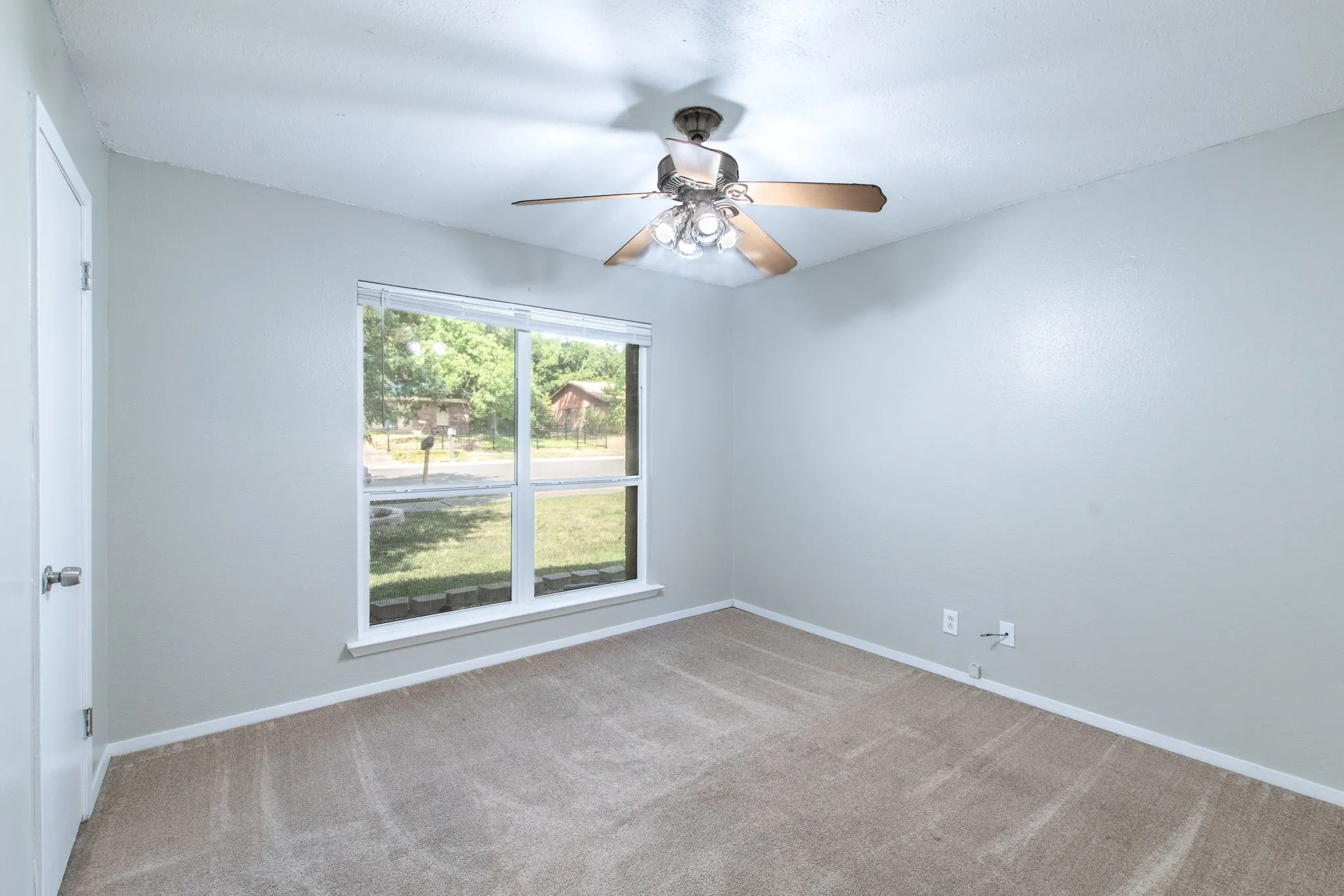 Single Family Residence For Sale in Bell County , 2911 Persimmon Drive, Killeen, Texas 76543, 3 Bedroom, 2 Bathroom, 2 Garage spaces, 2,599 Sqft, built in 1979, mls#21355023, Real Estate Agent in Killeen, Homes For Sale in Bell county, Homes For Sale in Killeen, Realtor in Killeen Texas, Real Estate Brokerage Independent Realty Texas, Luminita Cordes Realtor