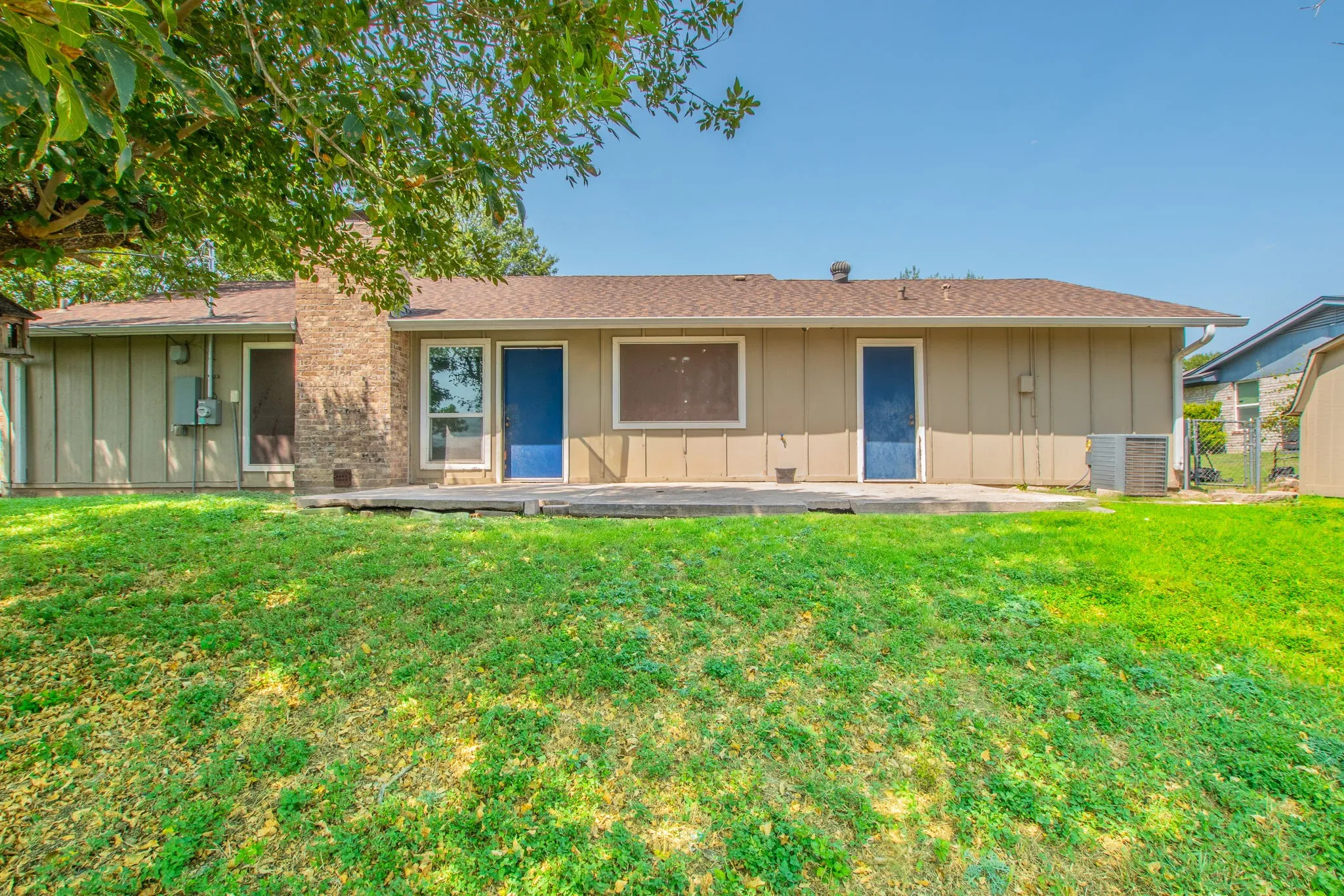 Single Family Residence For Sale in Bell County , 2911 Persimmon Drive, Killeen, Texas 76543, 3 Bedroom, 2 Bathroom, 2 Garage spaces, 2,599 Sqft, built in 1979, mls#21355023, Real Estate Agent in Killeen, Homes For Sale in Bell county, Homes For Sale in Killeen, Realtor in Killeen Texas, Real Estate Brokerage Independent Realty Texas, Luminita Cordes Realtor