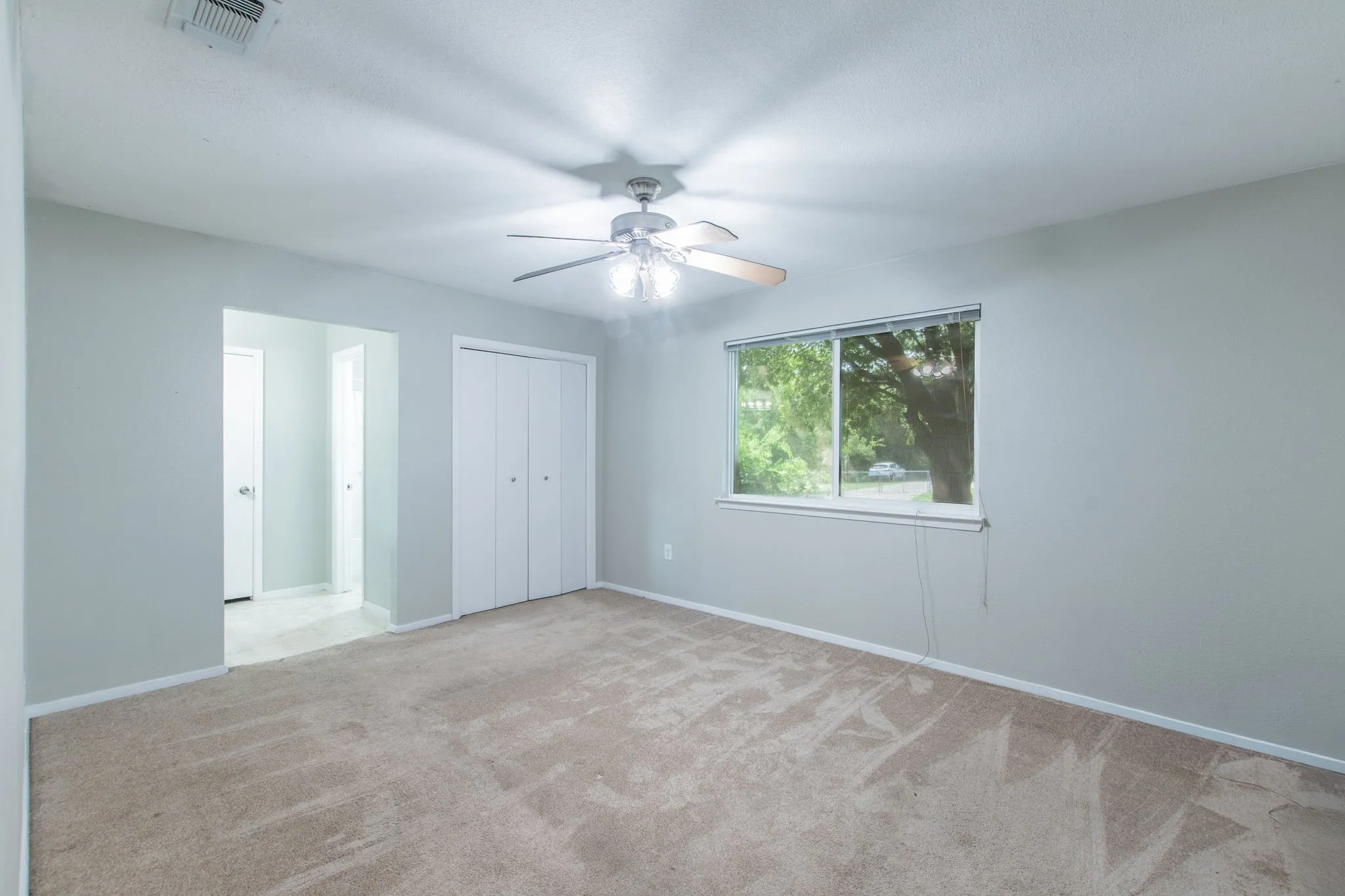 Single Family Residence For Sale in Bell County , 2911 Persimmon Drive, Killeen, Texas 76543, 3 Bedroom, 2 Bathroom, 2 Garage spaces, 2,599 Sqft, built in 1979, mls#21355023, Real Estate Agent in Killeen, Homes For Sale in Bell county, Homes For Sale in Killeen, Realtor in Killeen Texas, Real Estate Brokerage Independent Realty Texas, Luminita Cordes Realtor
