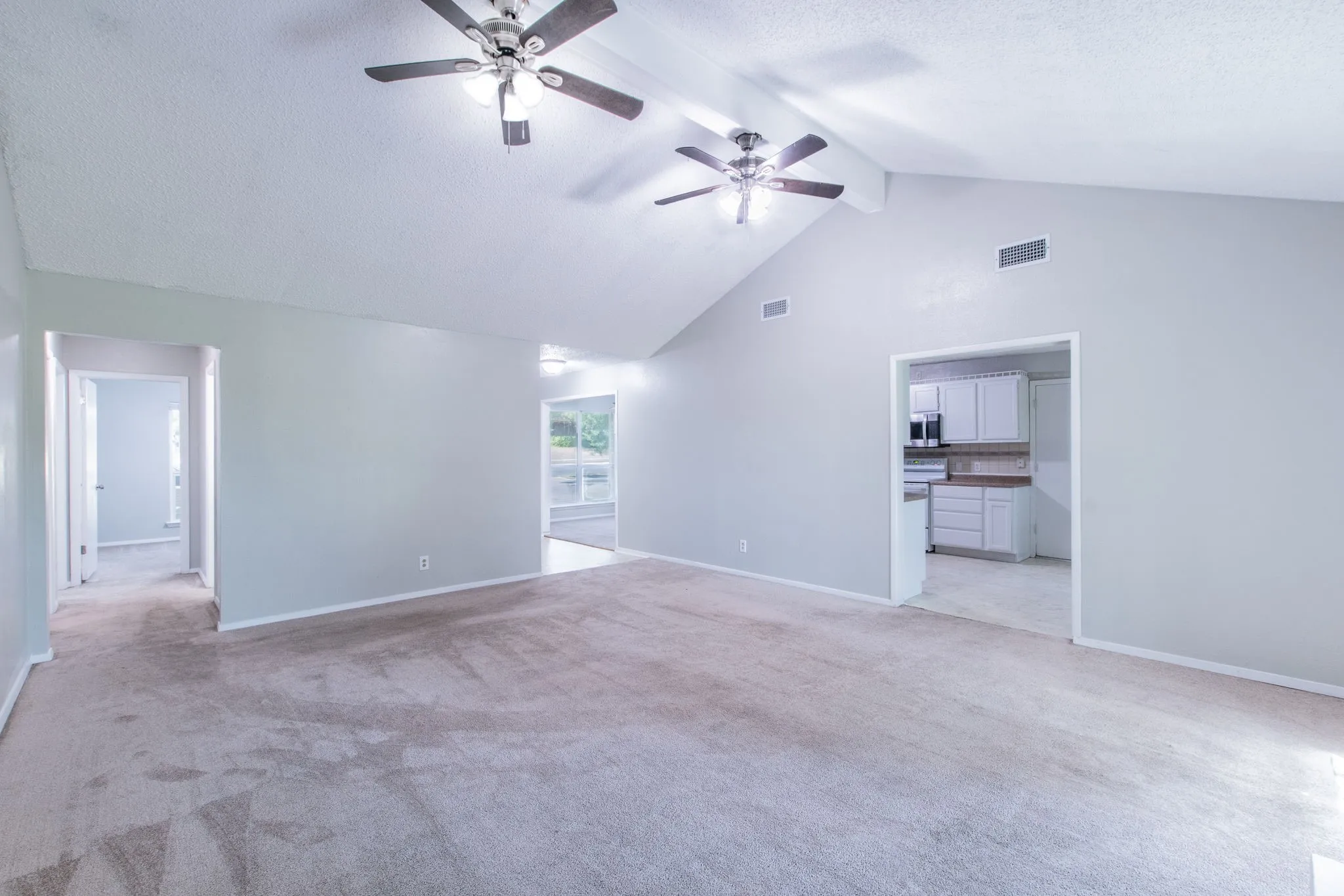 Single Family Residence For Sale in Bell County , 2911 Persimmon Drive, Killeen, Texas 76543, 3 Bedroom, 2 Bathroom, 2 Garage spaces, 2,599 Sqft, built in 1979, mls#21355023, Real Estate Agent in Killeen, Homes For Sale in Bell county, Homes For Sale in Killeen, Realtor in Killeen Texas, Real Estate Brokerage Independent Realty Texas, Luminita Cordes Realtor