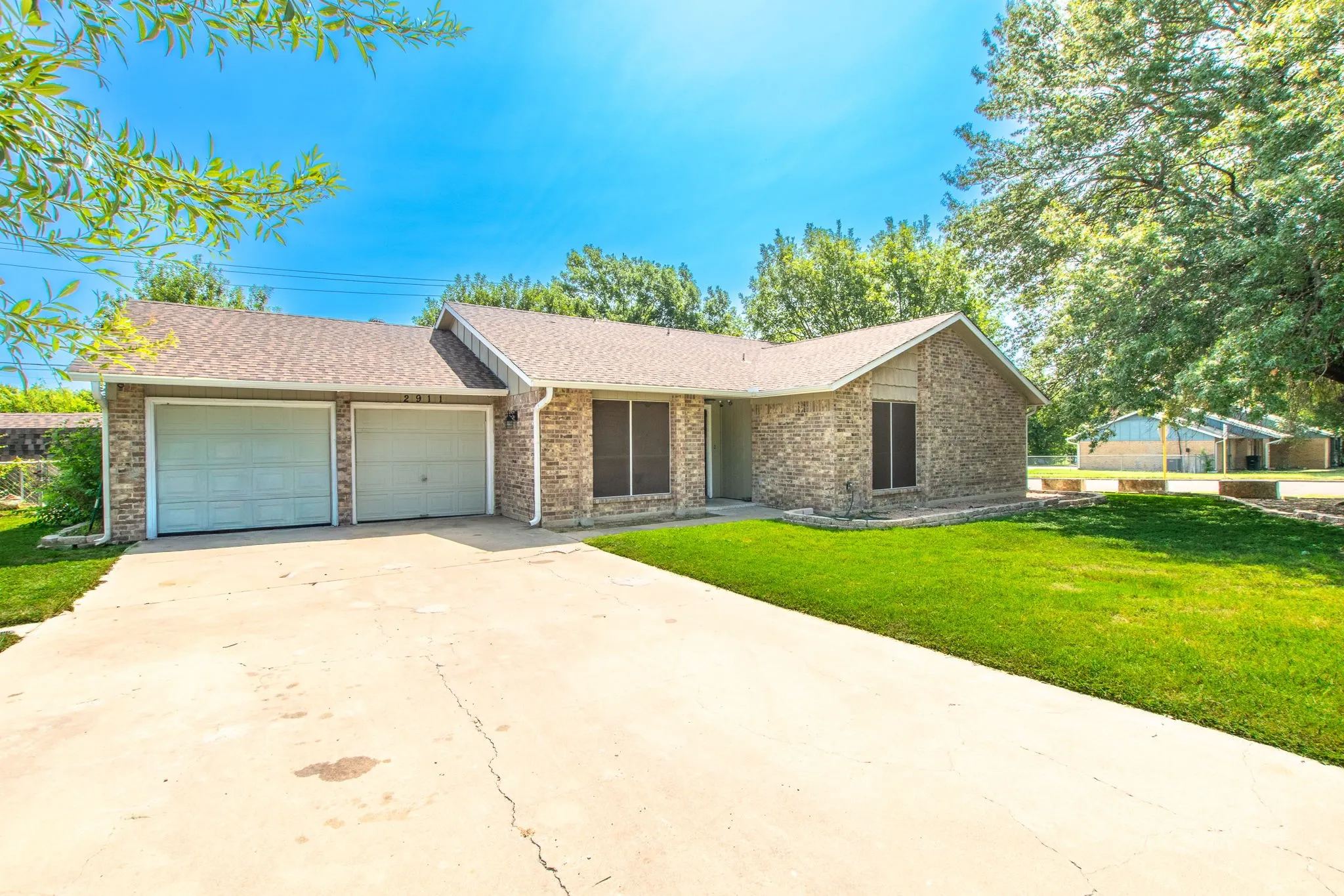 Single Family Residence For Sale in Bell County , 2911 Persimmon Drive, Killeen, Texas 76543, 3 Bedroom, 2 Bathroom, 2 Garage spaces, 2,599 Sqft, built in 1979, mls#21355023, Real Estate Agent in Killeen, Homes For Sale in Bell county, Homes For Sale in Killeen, Realtor in Killeen Texas, Real Estate Brokerage Independent Realty Texas, Luminita Cordes Realtor