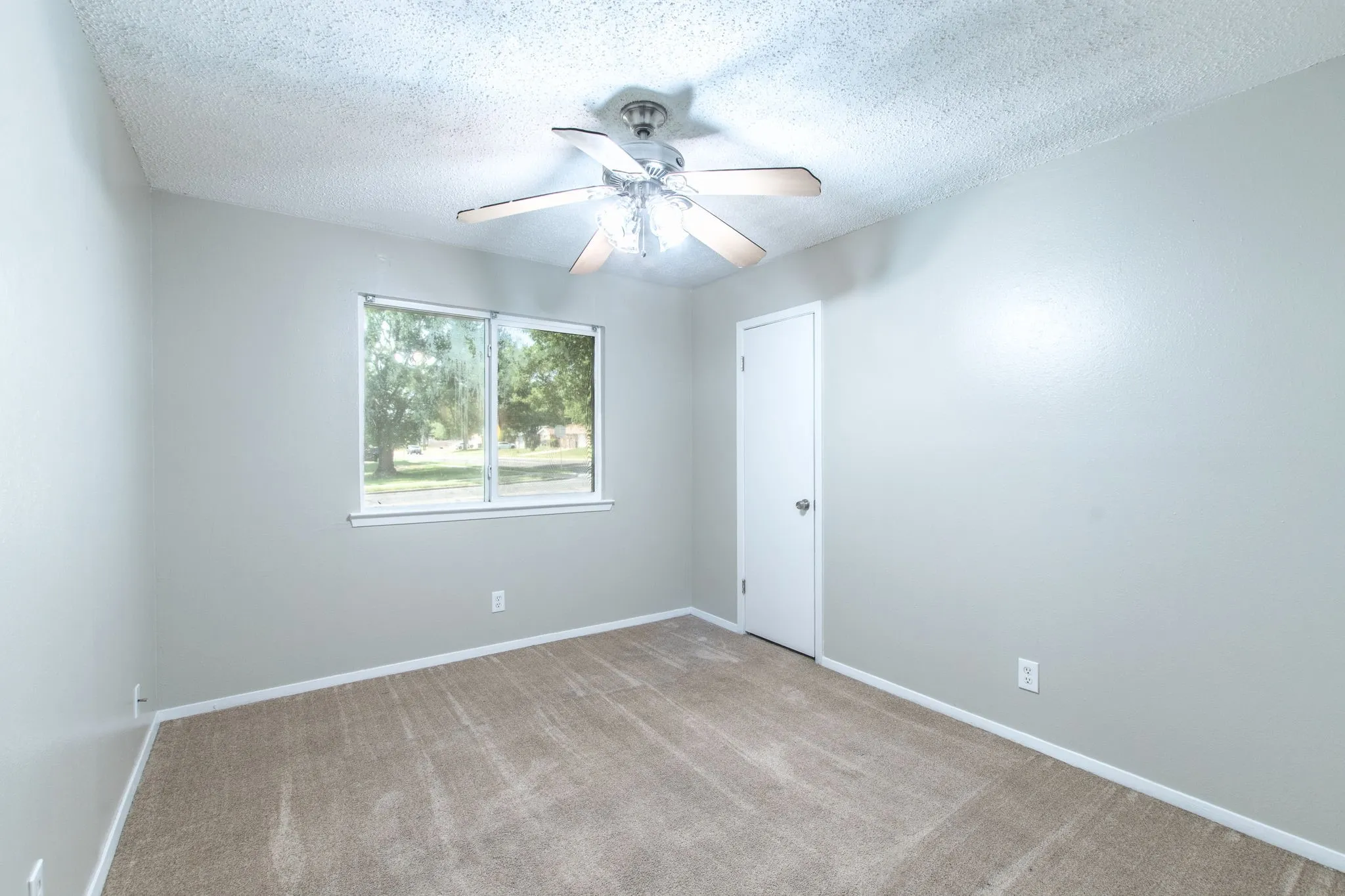Single Family Residence For Sale in Bell County , 2911 Persimmon Drive, Killeen, Texas 76543, 3 Bedroom, 2 Bathroom, 2 Garage spaces, 2,599 Sqft, built in 1979, mls#21355023, Real Estate Agent in Killeen, Homes For Sale in Bell county, Homes For Sale in Killeen, Realtor in Killeen Texas, Real Estate Brokerage Independent Realty Texas, Luminita Cordes Realtor