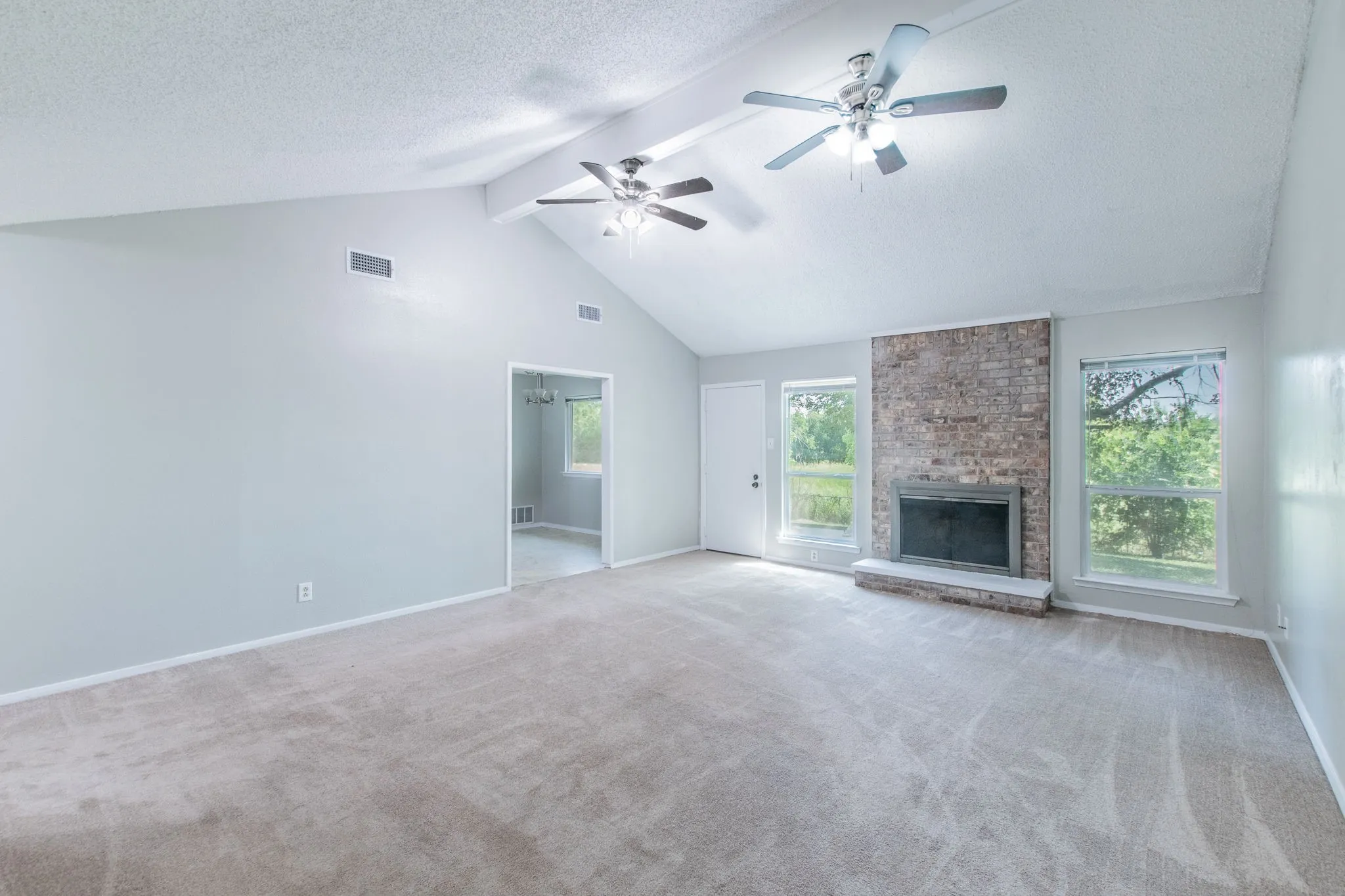 Single Family Residence For Sale in Bell County , 2911 Persimmon Drive, Killeen, Texas 76543, 3 Bedroom, 2 Bathroom, 2 Garage spaces, 2,599 Sqft, built in 1979, mls#21355023, Real Estate Agent in Killeen, Homes For Sale in Bell county, Homes For Sale in Killeen, Realtor in Killeen Texas, Real Estate Brokerage Independent Realty Texas, Luminita Cordes Realtor