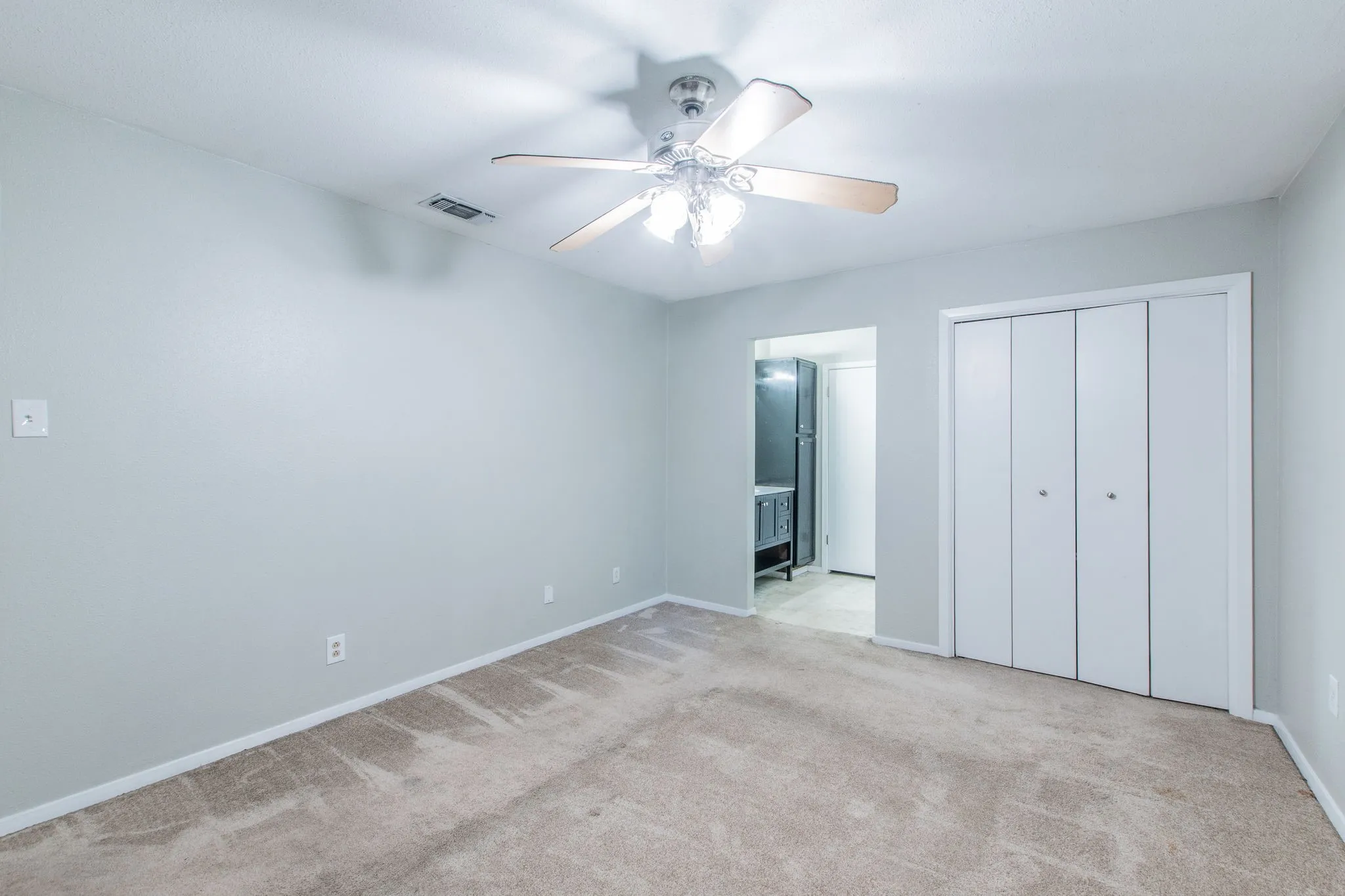 Single Family Residence For Sale in Bell County , 2911 Persimmon Drive, Killeen, Texas 76543, 3 Bedroom, 2 Bathroom, 2 Garage spaces, 2,599 Sqft, built in 1979, mls#21355023, Real Estate Agent in Killeen, Homes For Sale in Bell county, Homes For Sale in Killeen, Realtor in Killeen Texas, Real Estate Brokerage Independent Realty Texas, Luminita Cordes Realtor
