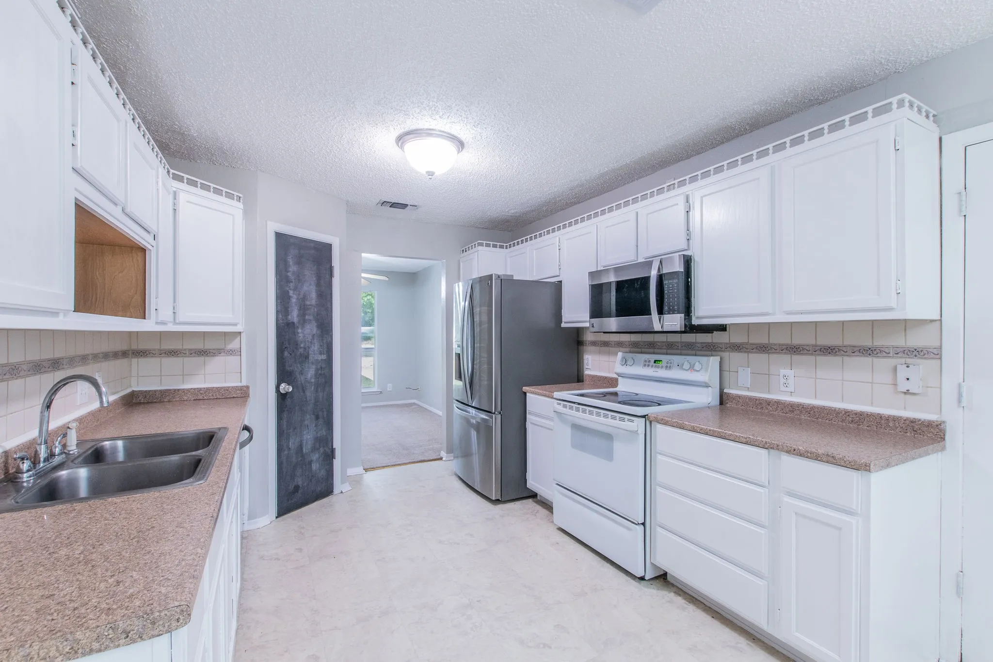 Single Family Residence For Sale in Bell County , 2911 Persimmon Drive, Killeen, Texas 76543, 3 Bedroom, 2 Bathroom, 2 Garage spaces, 2,599 Sqft, built in 1979, mls#21355023, Real Estate Agent in Killeen, Homes For Sale in Bell county, Homes For Sale in Killeen, Realtor in Killeen Texas, Real Estate Brokerage Independent Realty Texas, Luminita Cordes Realtor